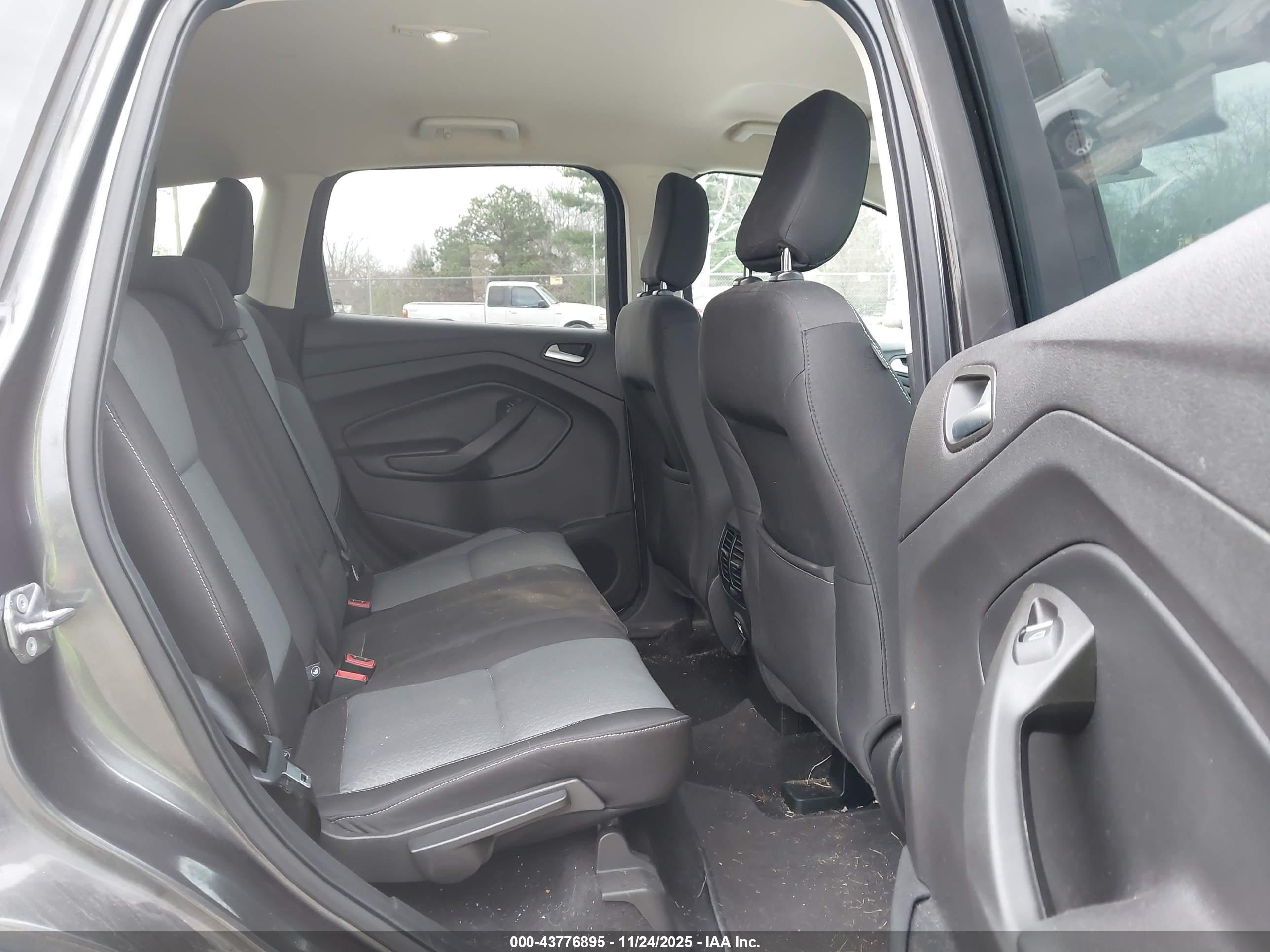 FORD ESCAPE image 8