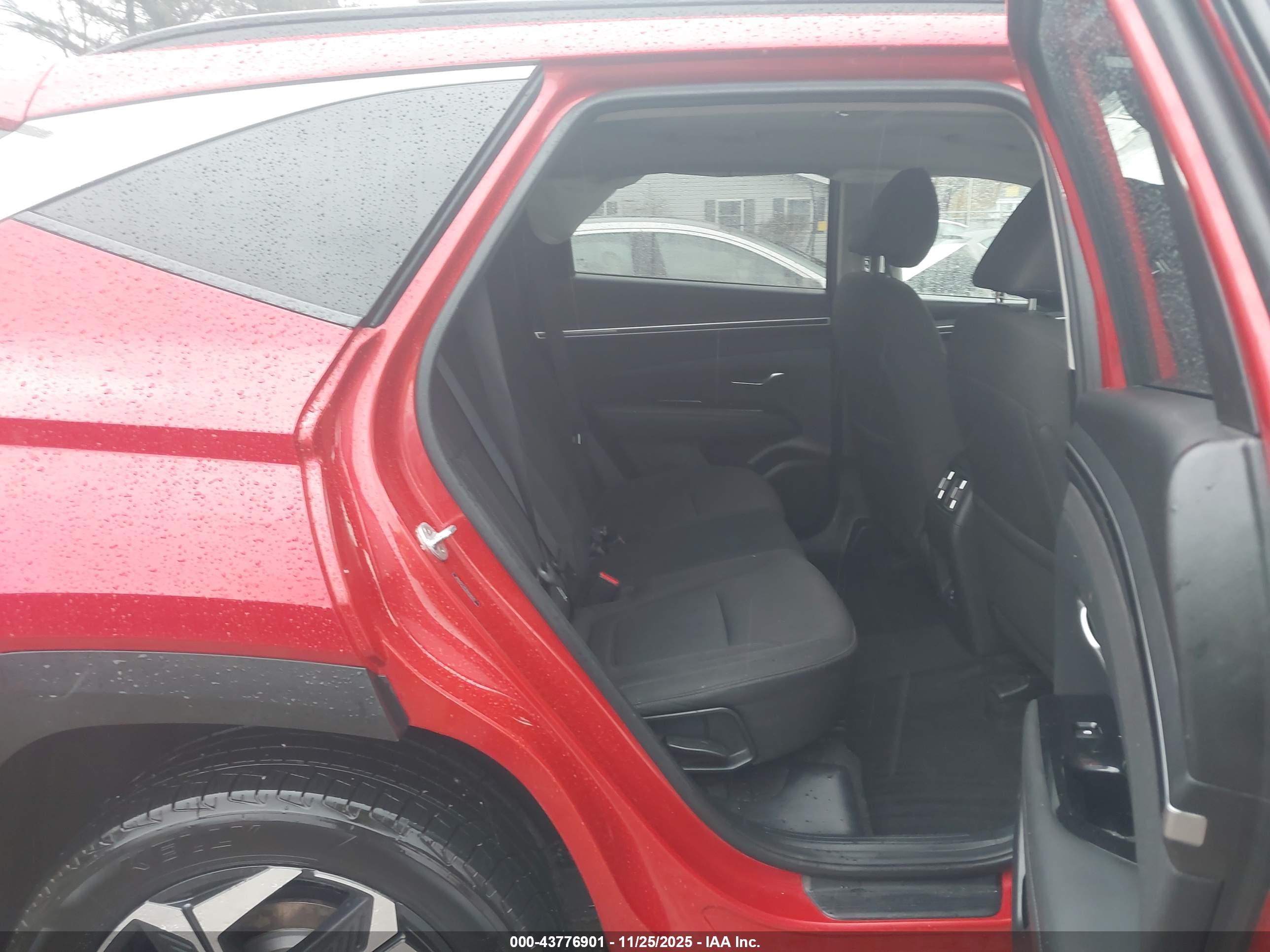 HYUNDAI TUCSON image 8