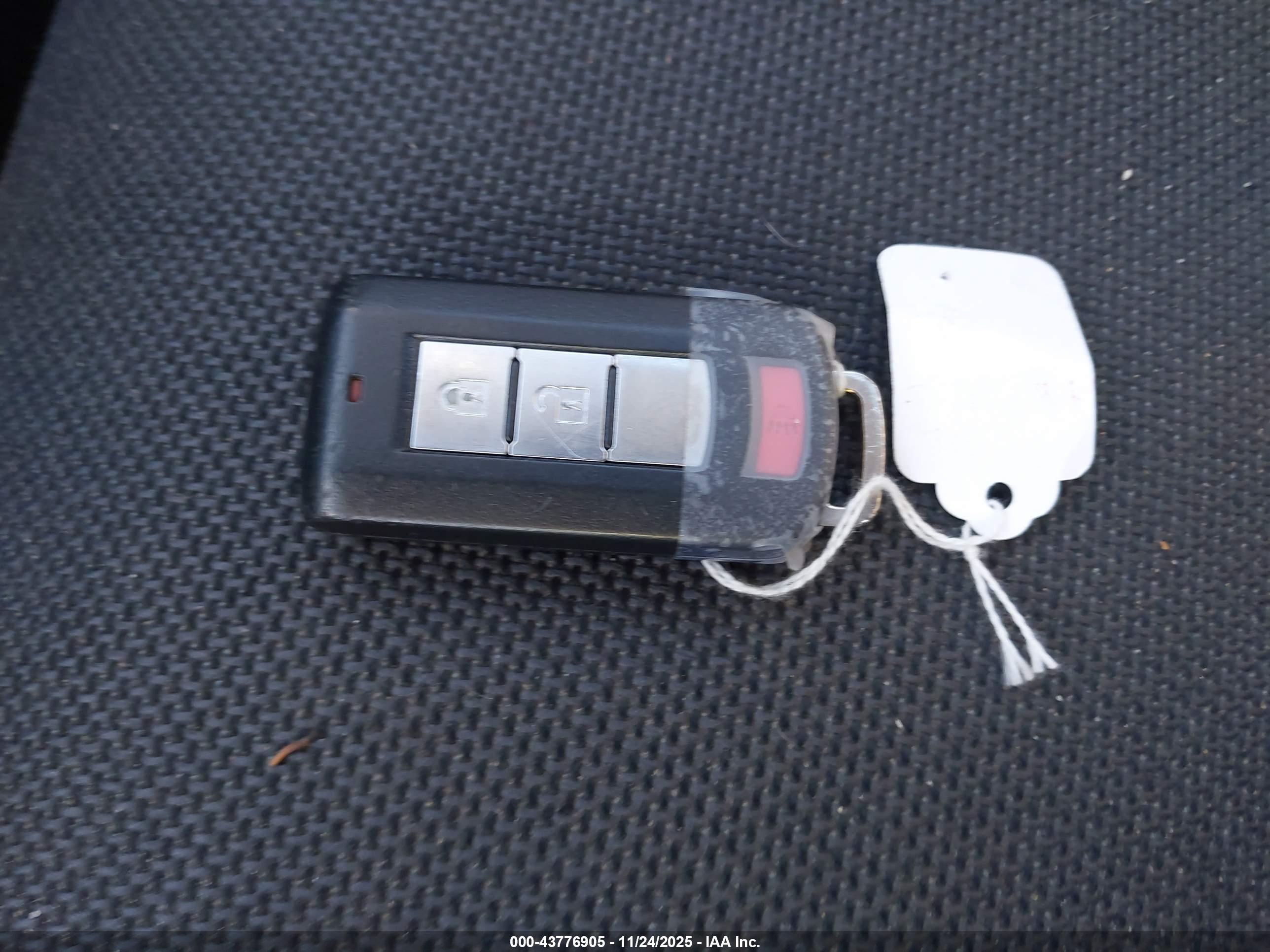 MITSUBISHI OUTLANDER image 11