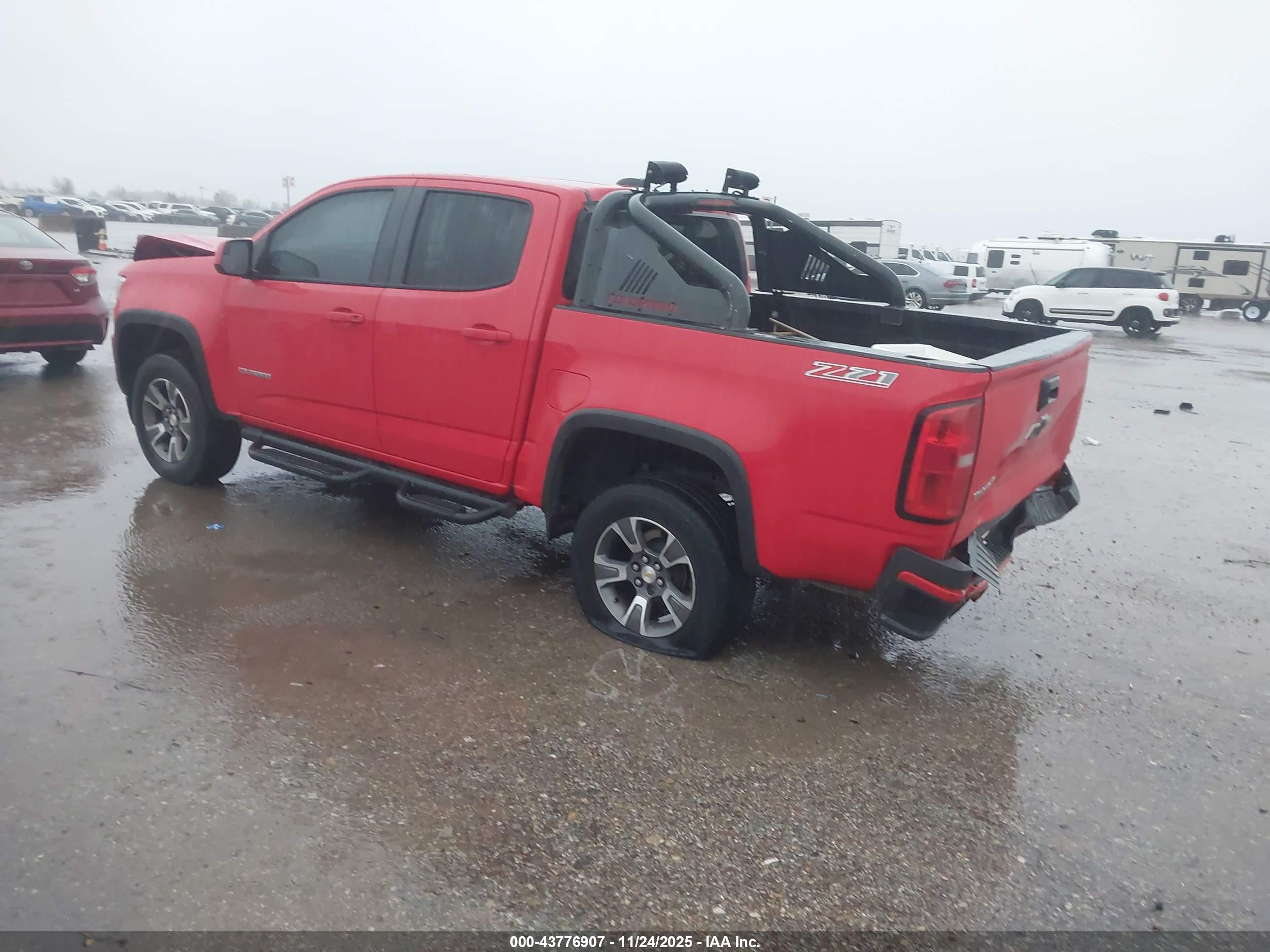 CHEVROLET COLORADO image 3