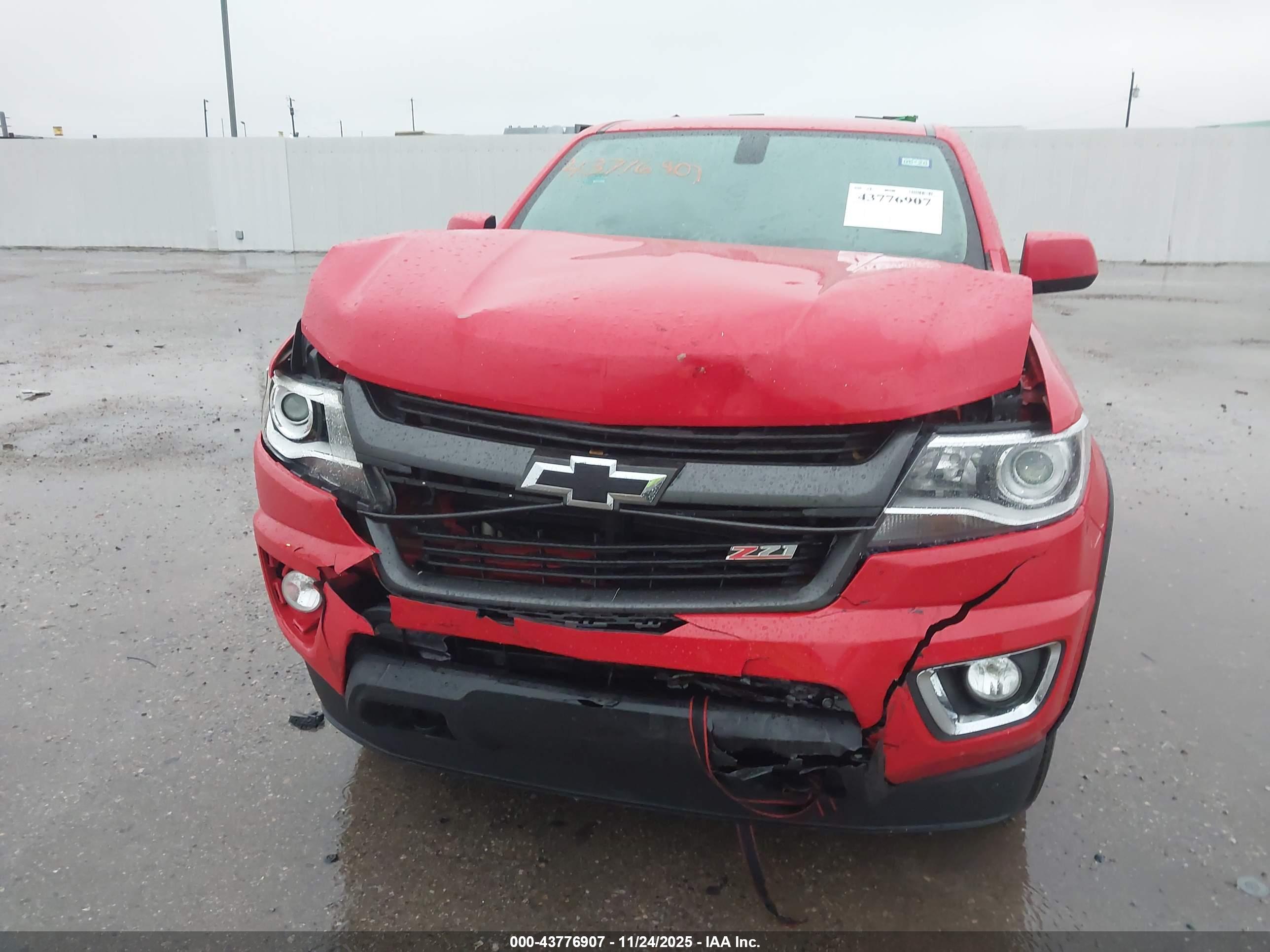 CHEVROLET COLORADO image 6
