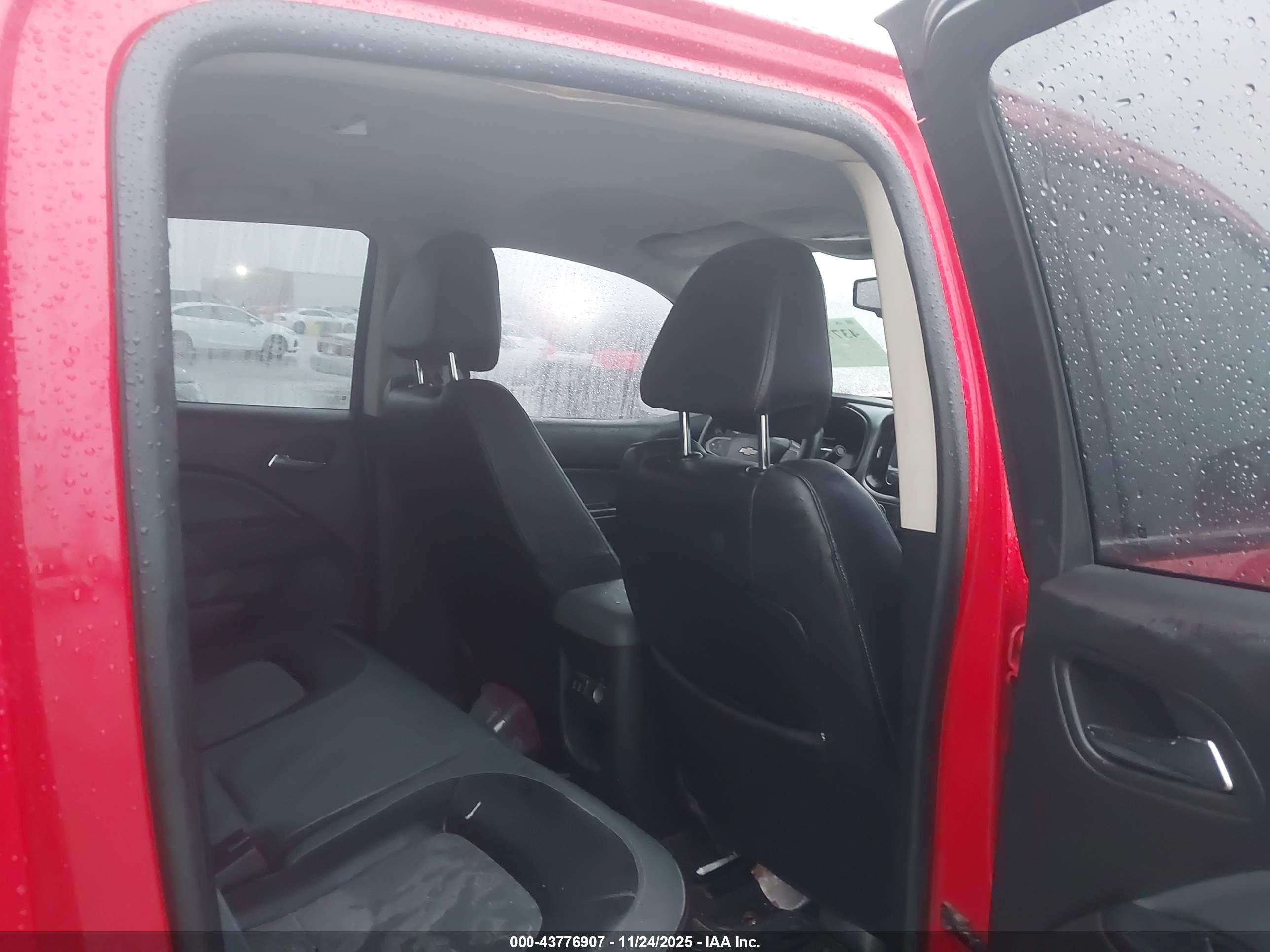 CHEVROLET COLORADO image 8