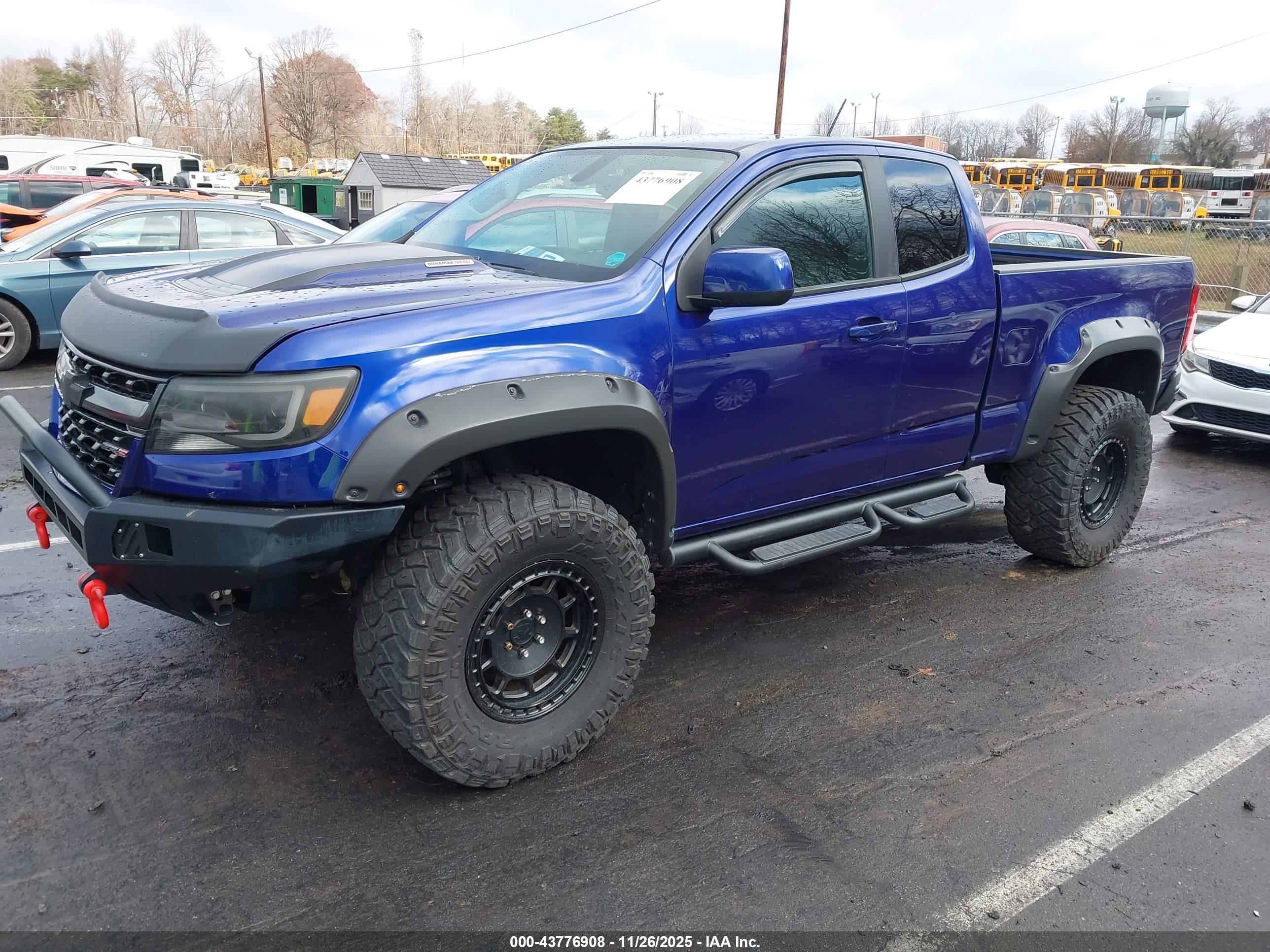 CHEVROLET COLORADO image 2