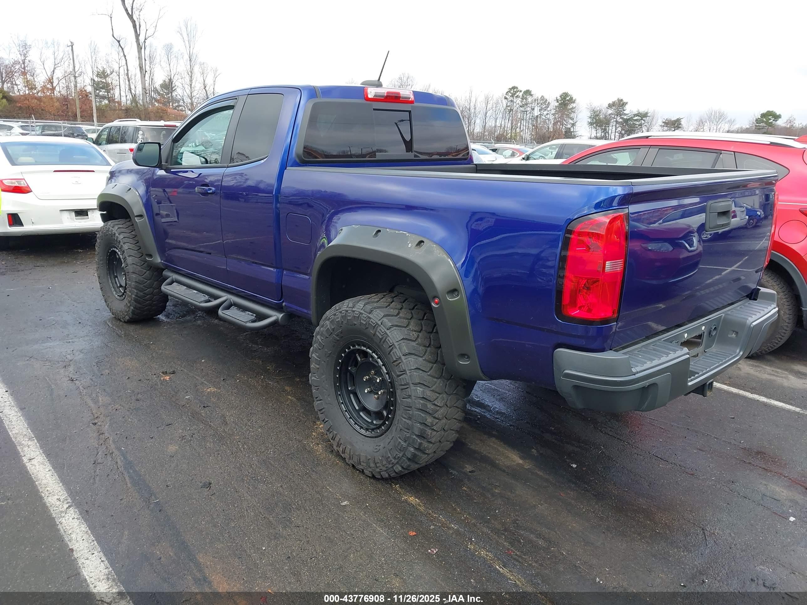 CHEVROLET COLORADO image 3