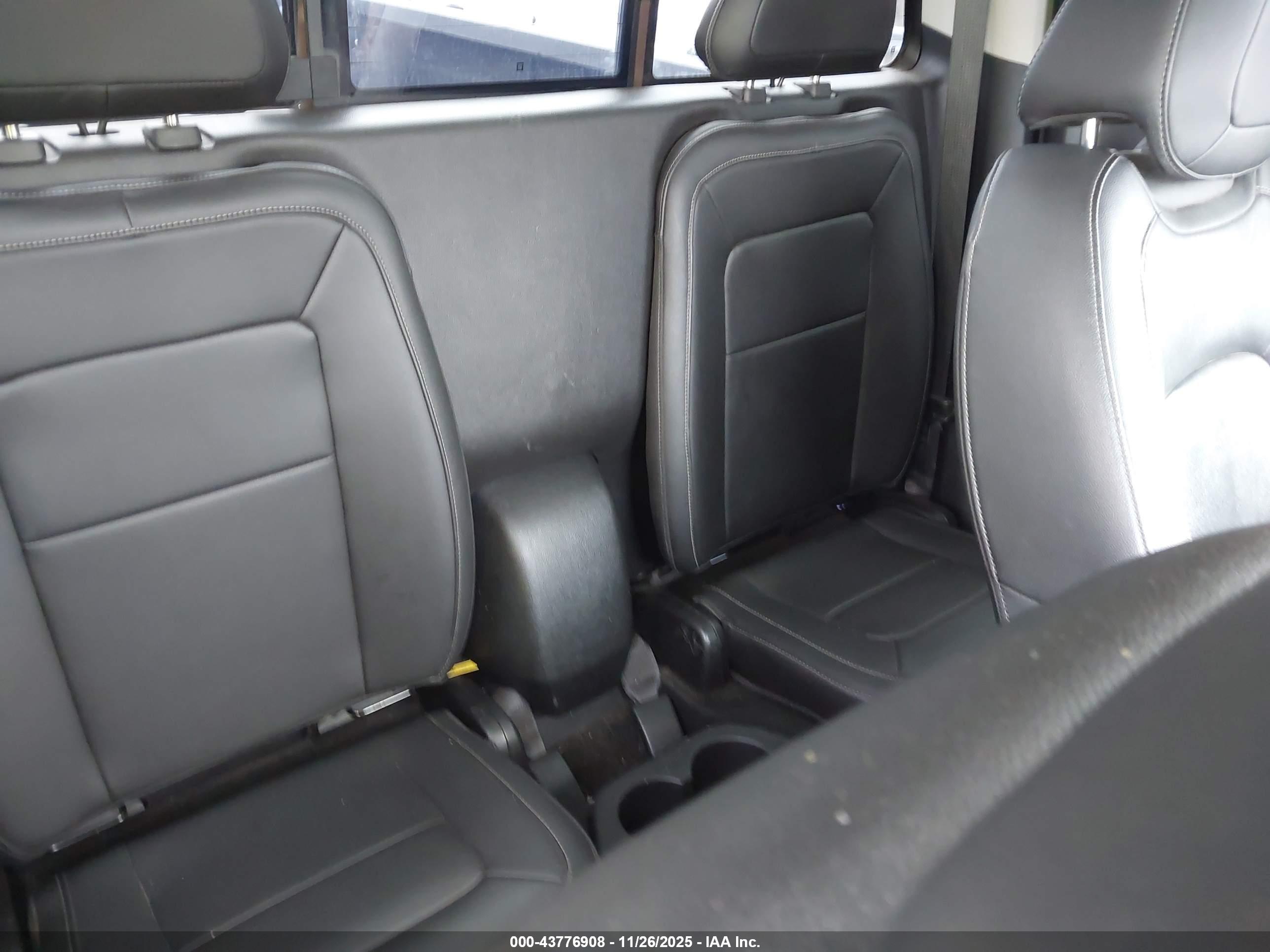 CHEVROLET COLORADO image 8