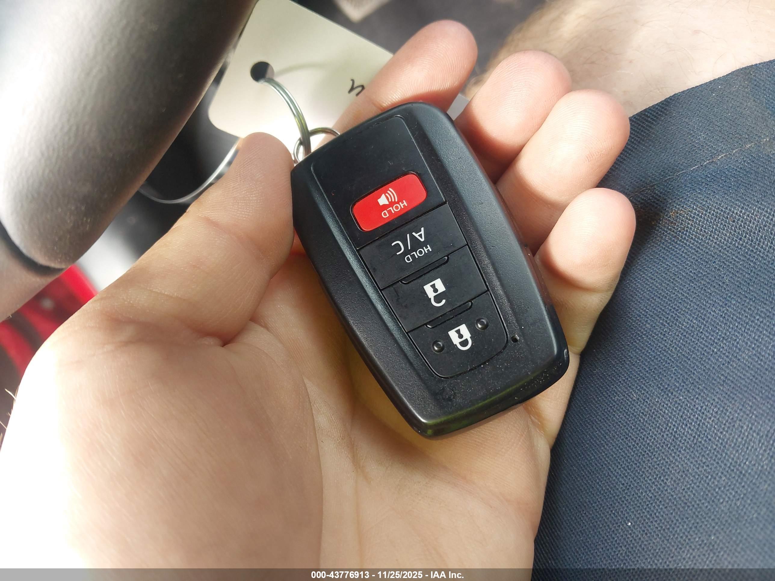 TOYOTA PRIUS image 11
