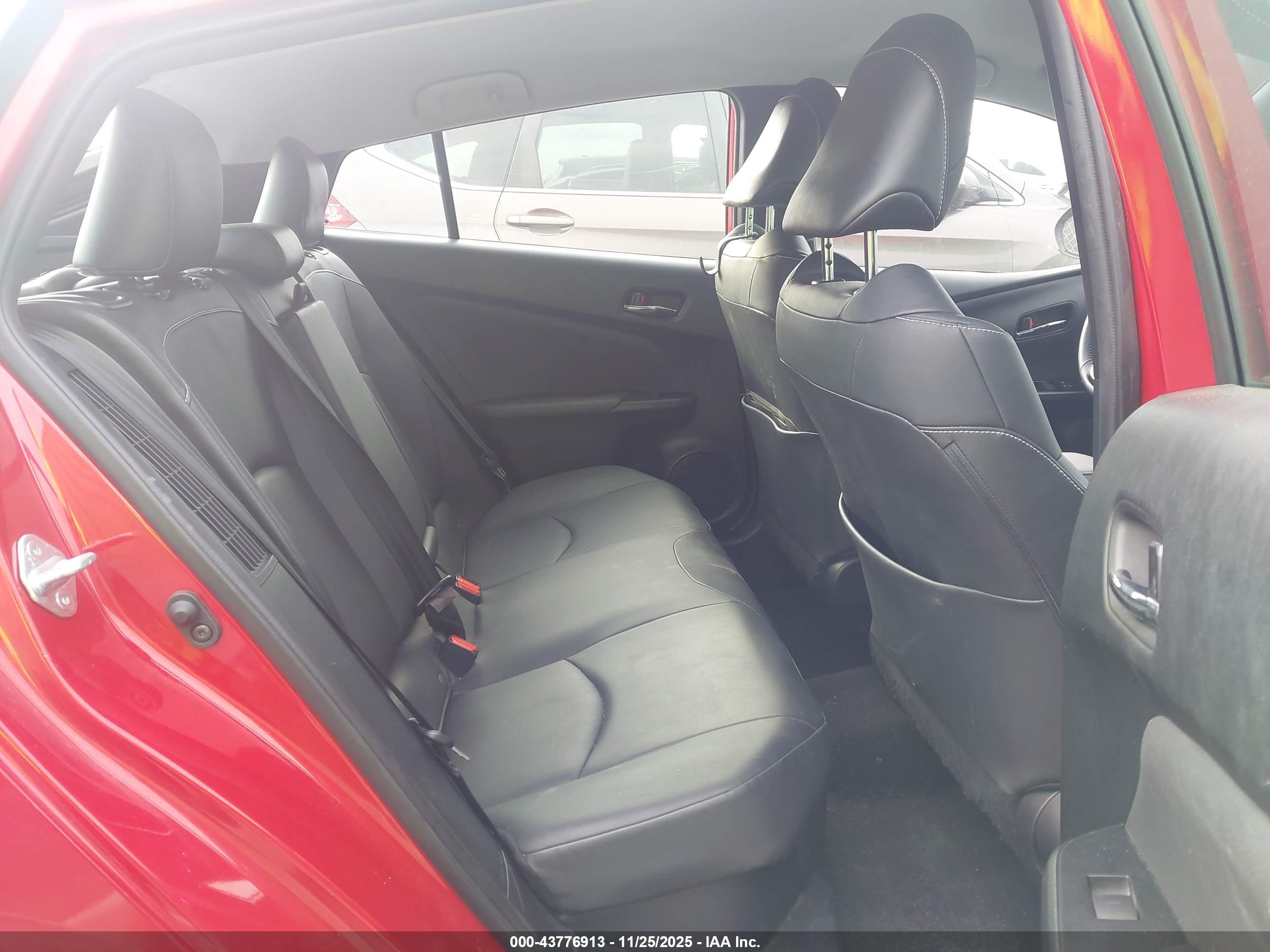 TOYOTA PRIUS image 8