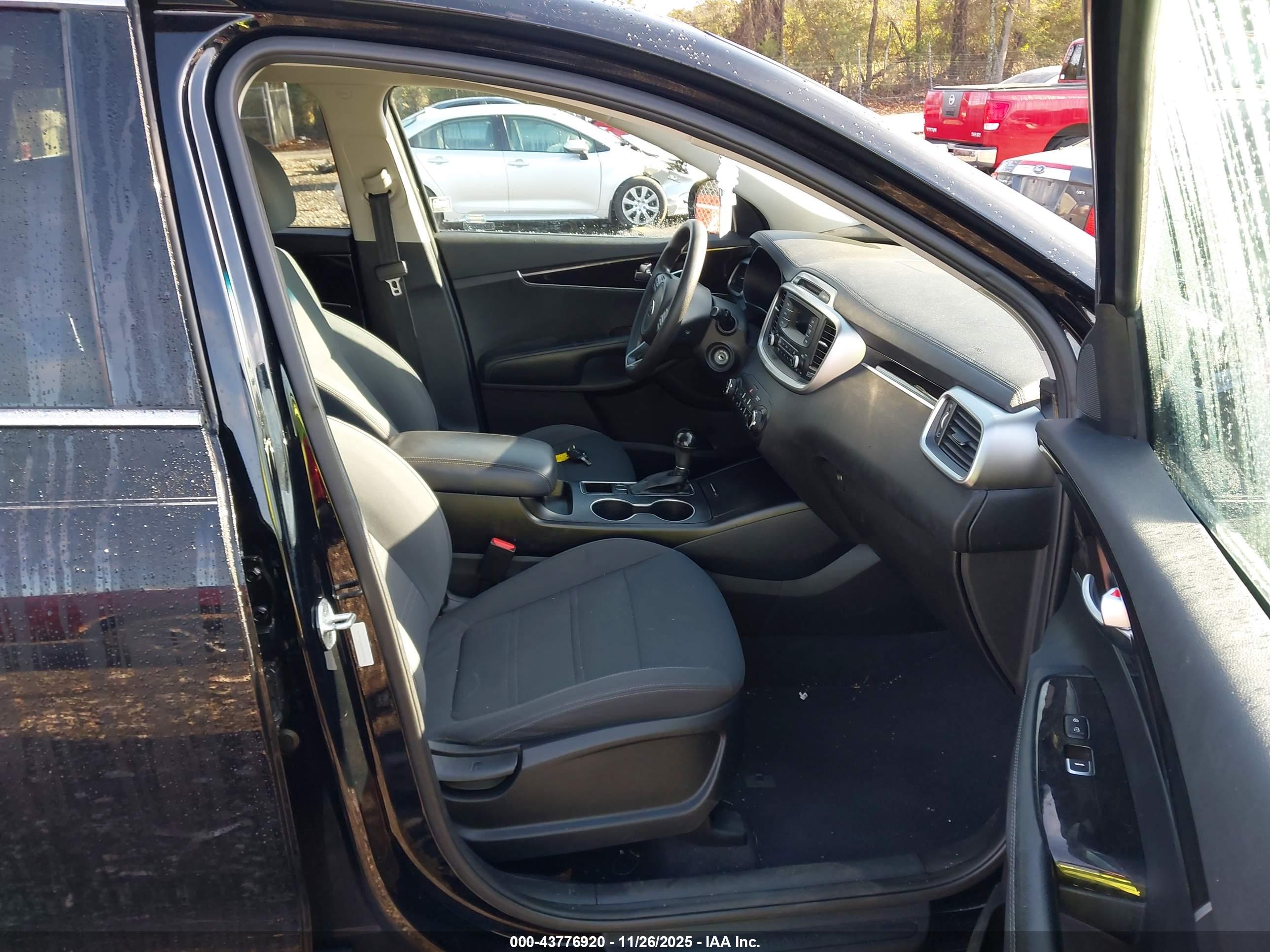 KIA SORENTO image 5
