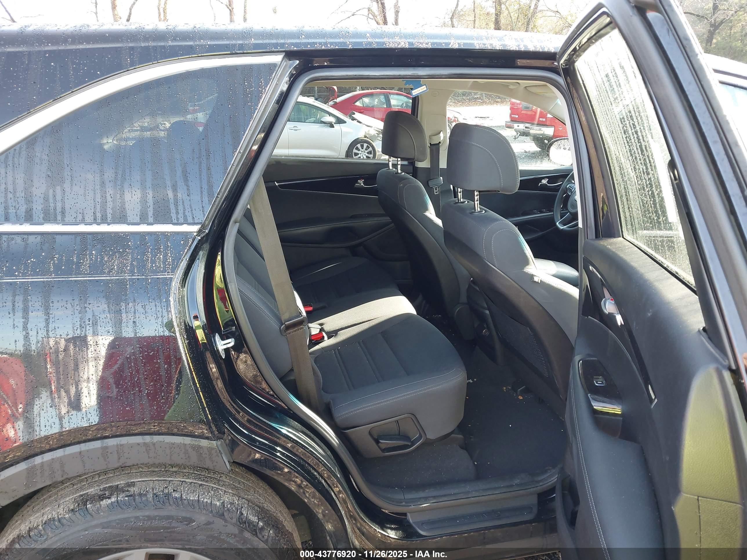 KIA SORENTO image 8