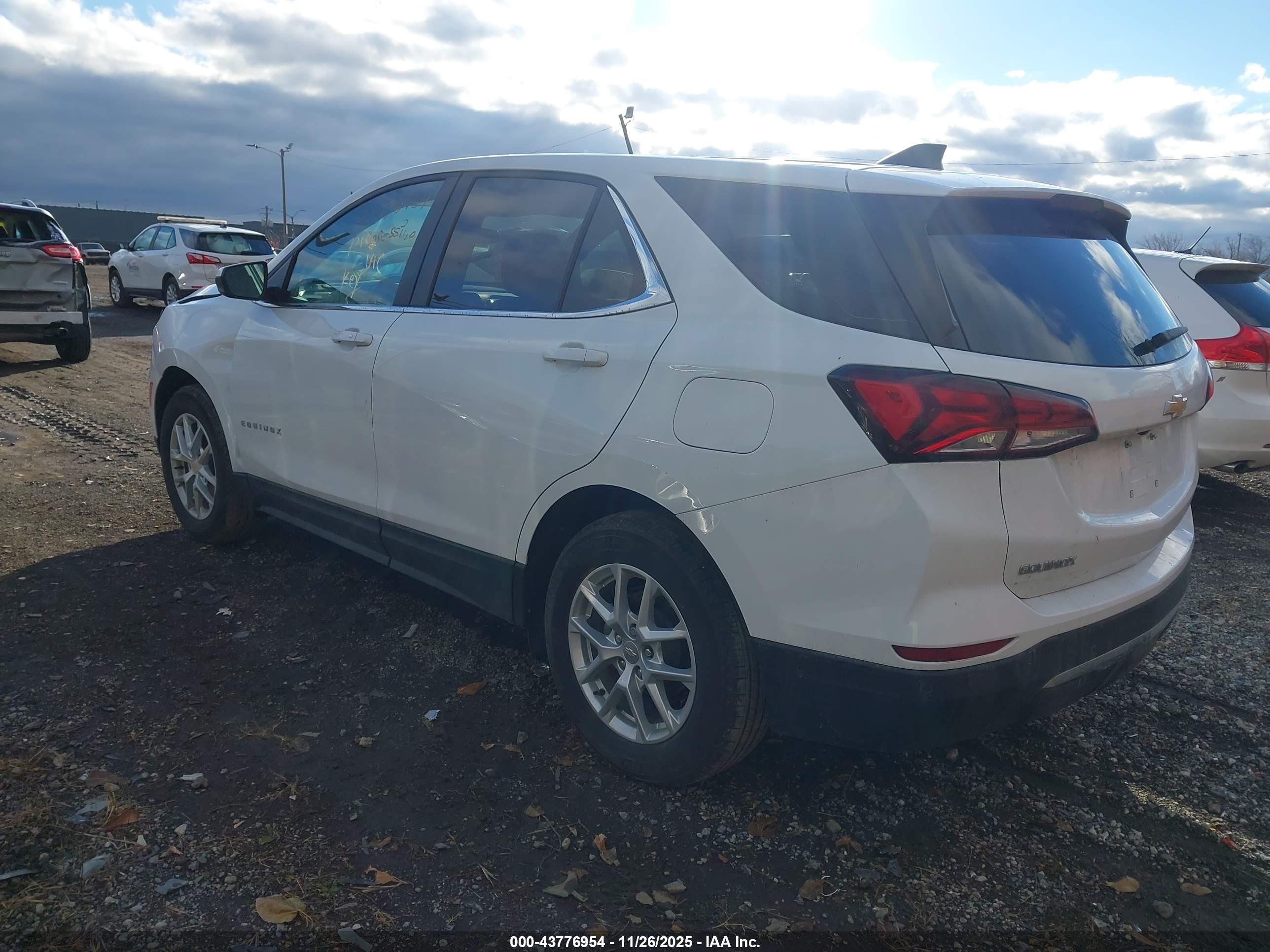 CHEVROLET EQUINOX image 3