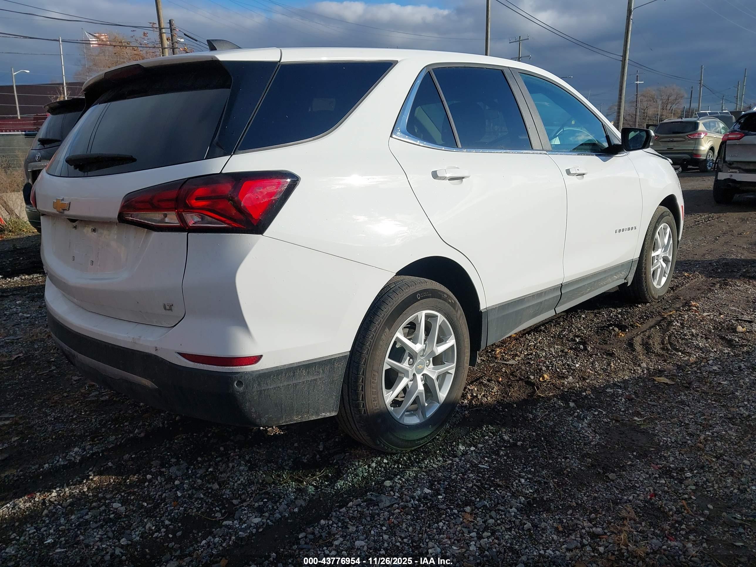 CHEVROLET EQUINOX image 4