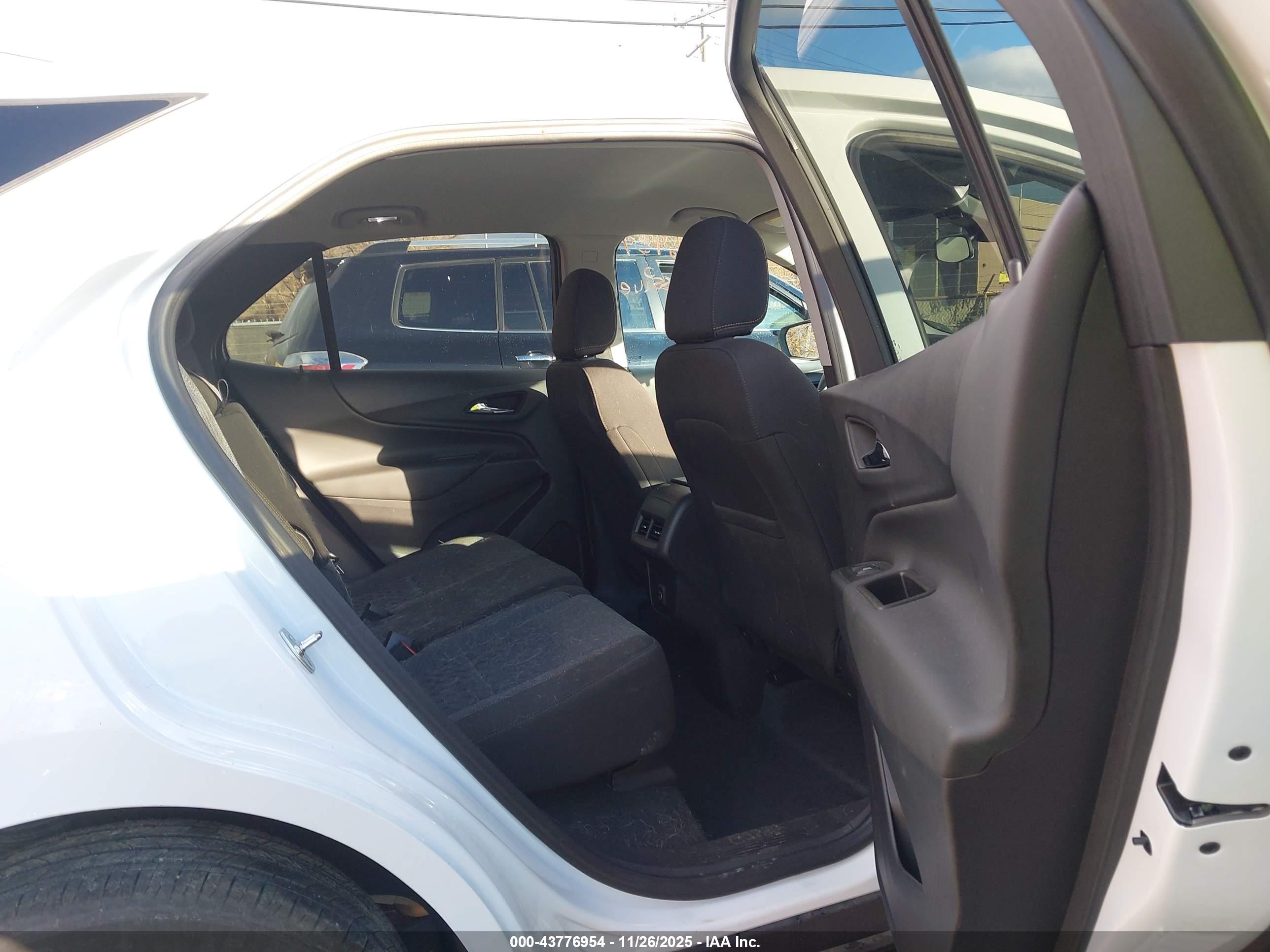 CHEVROLET EQUINOX image 8