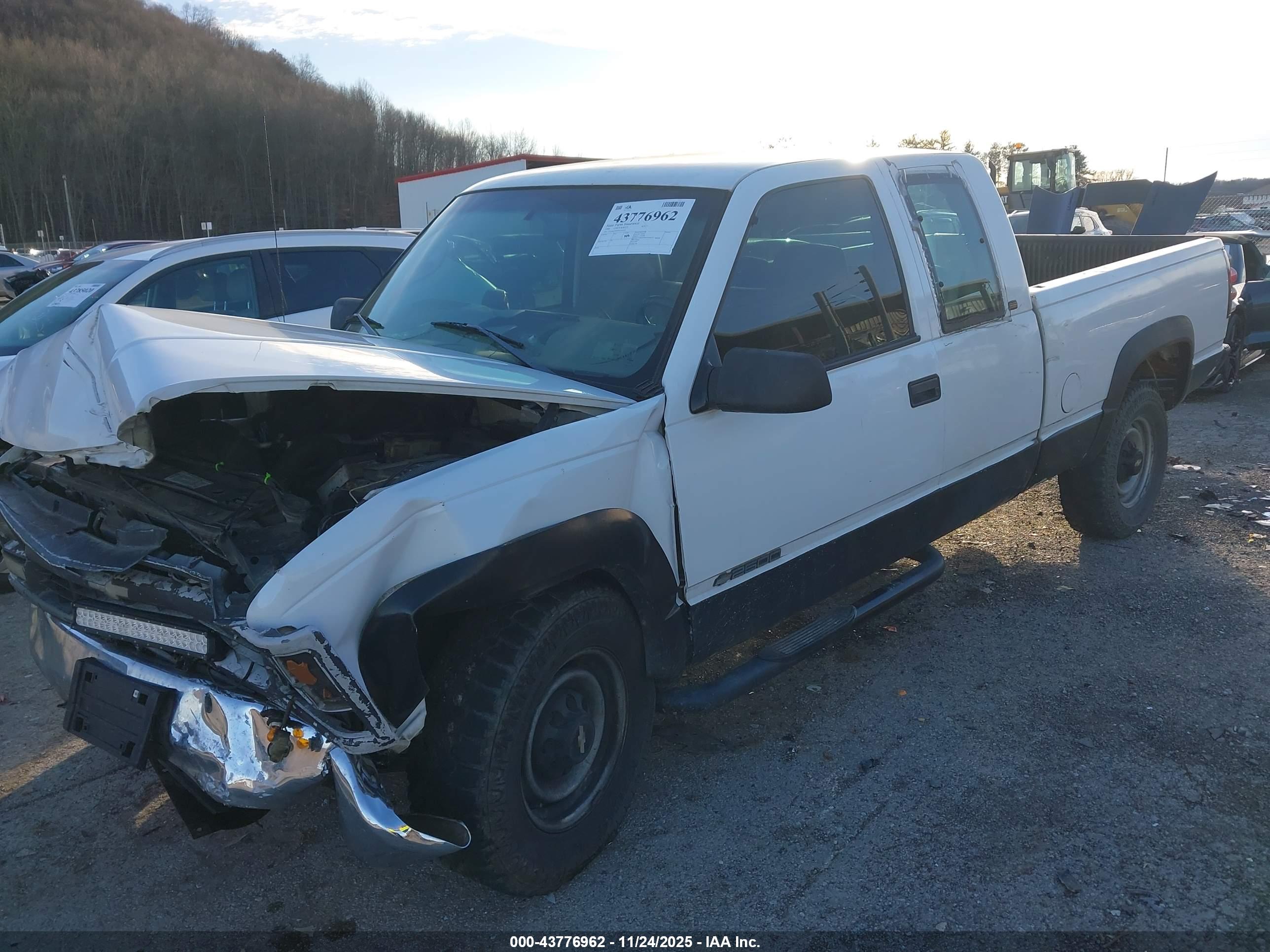 CHEVROLET K2500 image 2