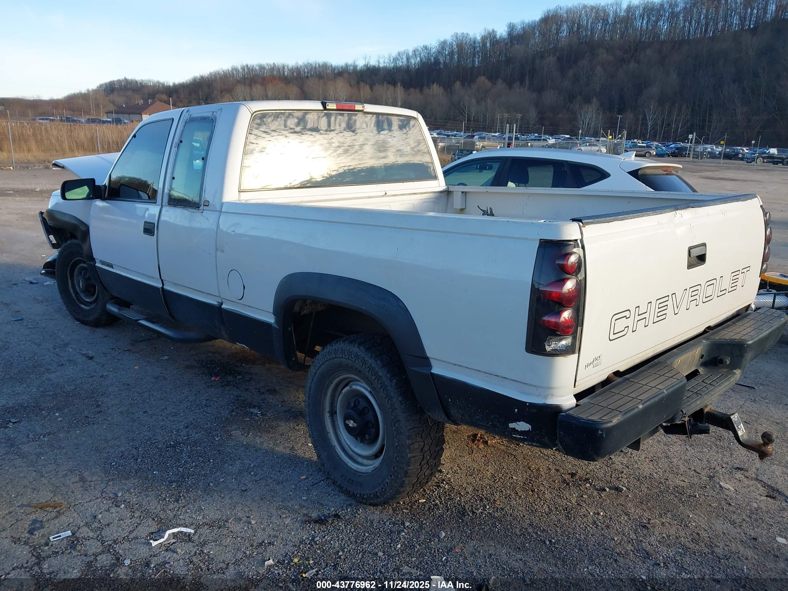 CHEVROLET K2500 image 3