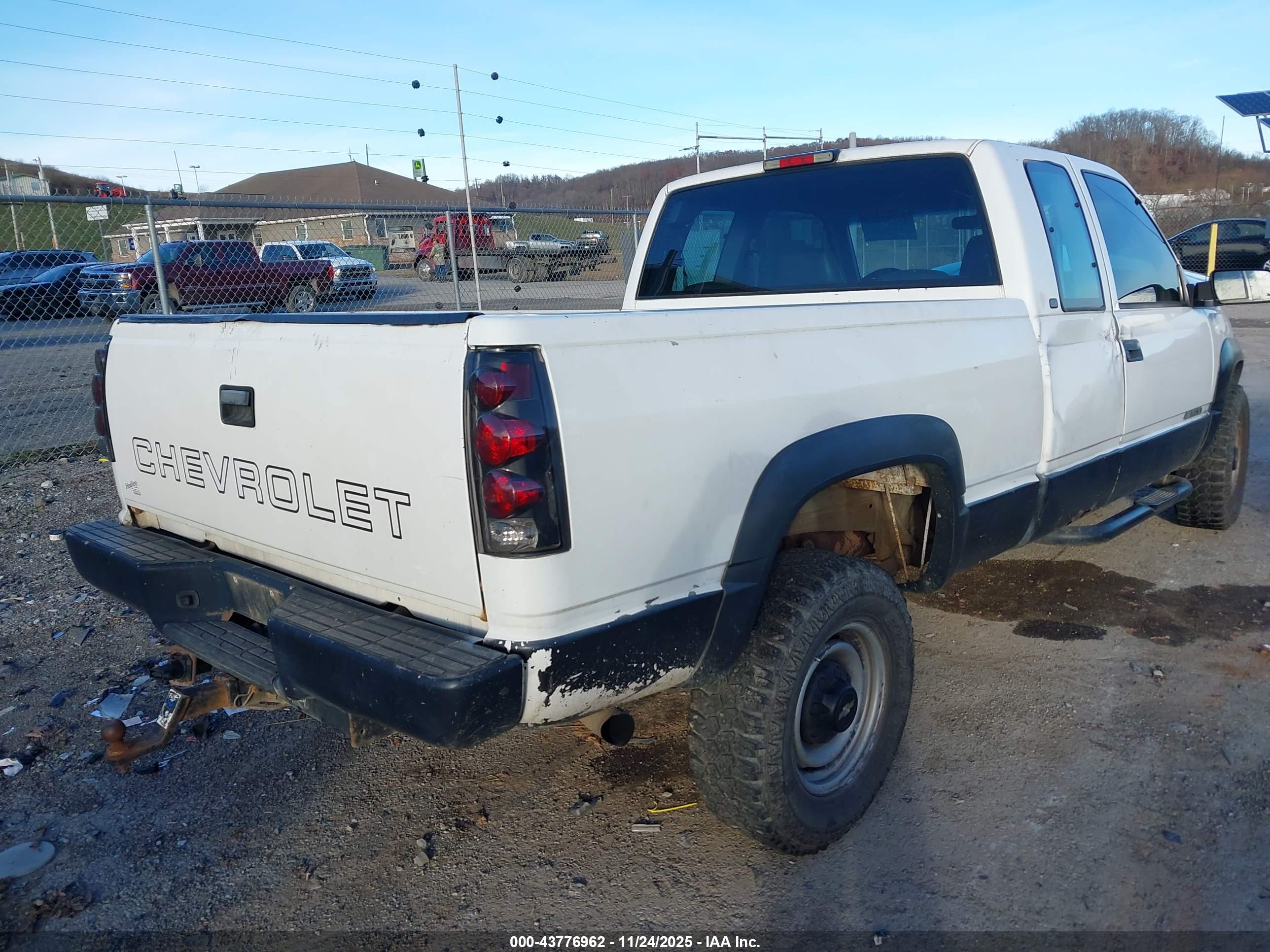 CHEVROLET K2500 image 4