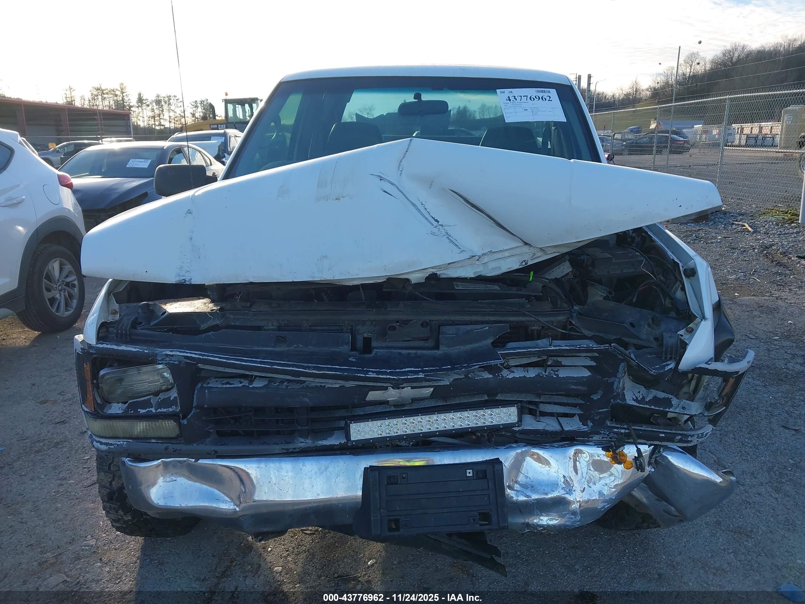 CHEVROLET K2500 image 6