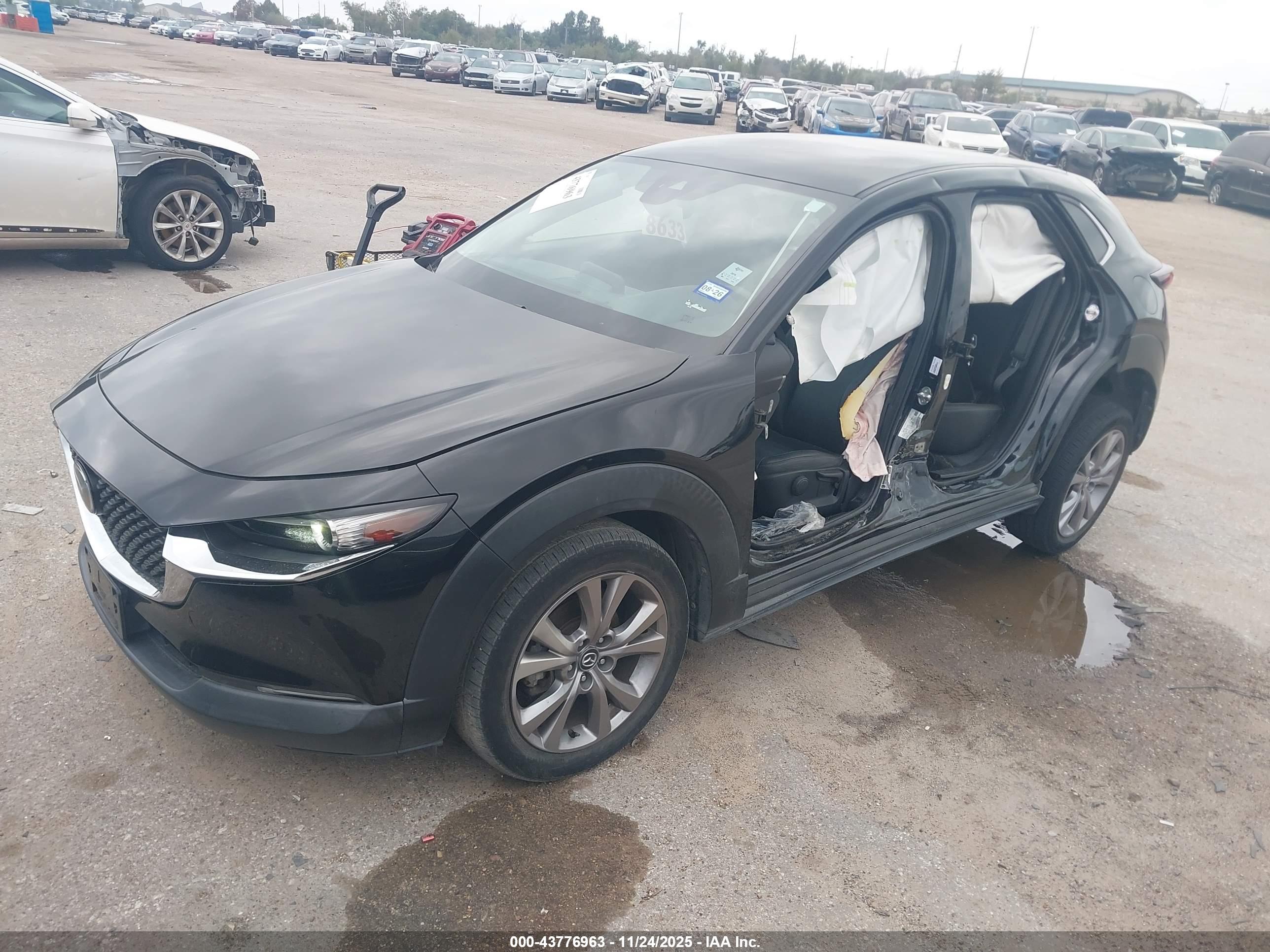 MAZDA CX-30 image 2