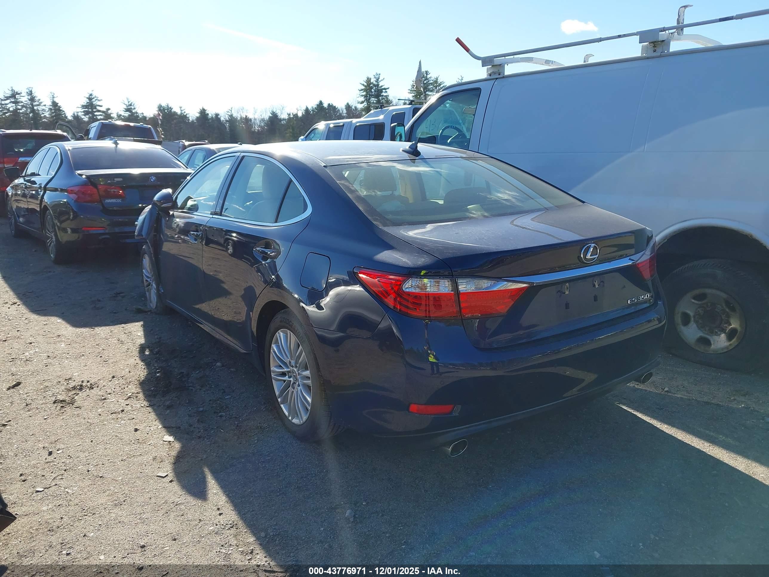 LEXUS ES image 3