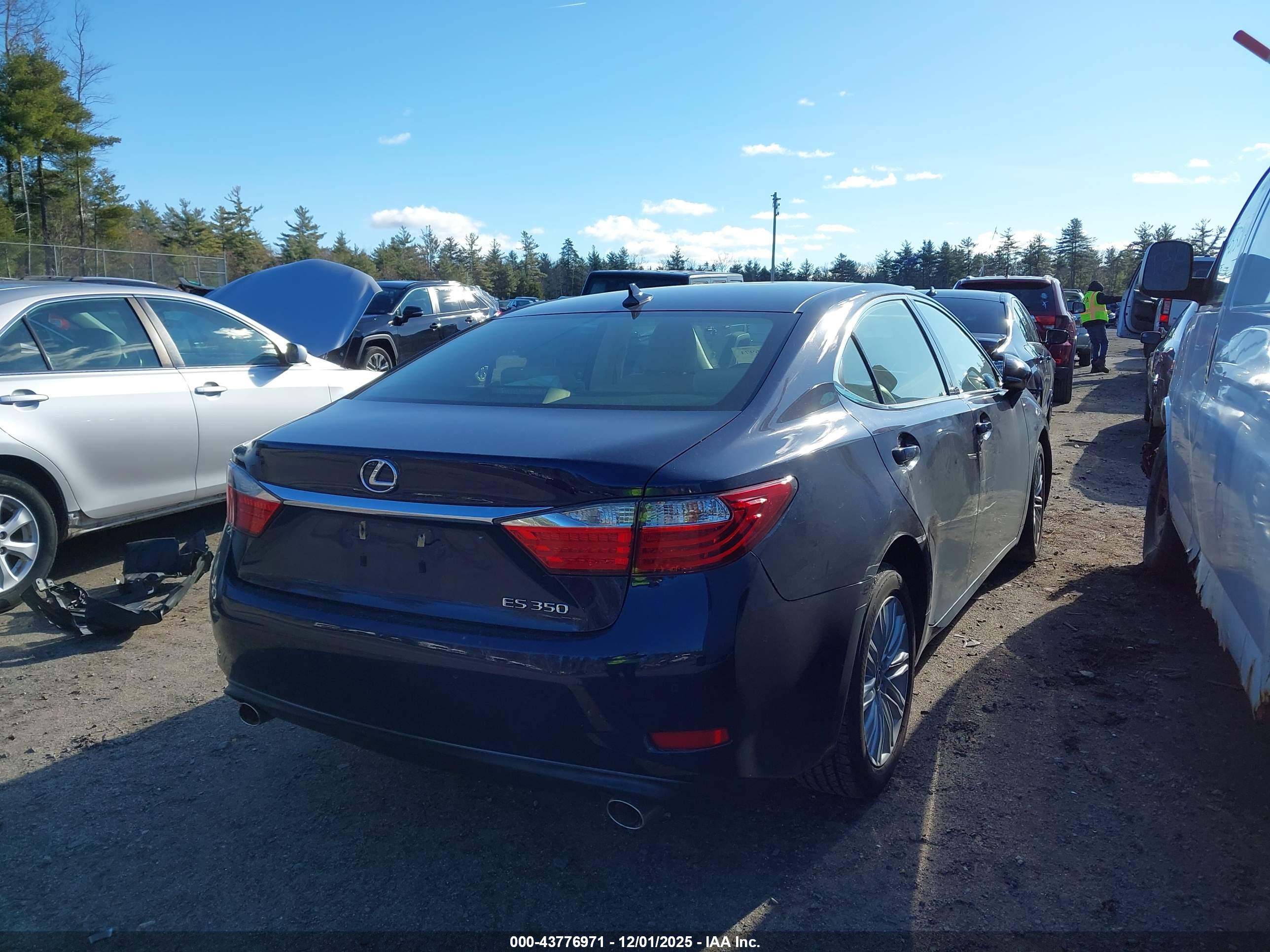 LEXUS ES image 4