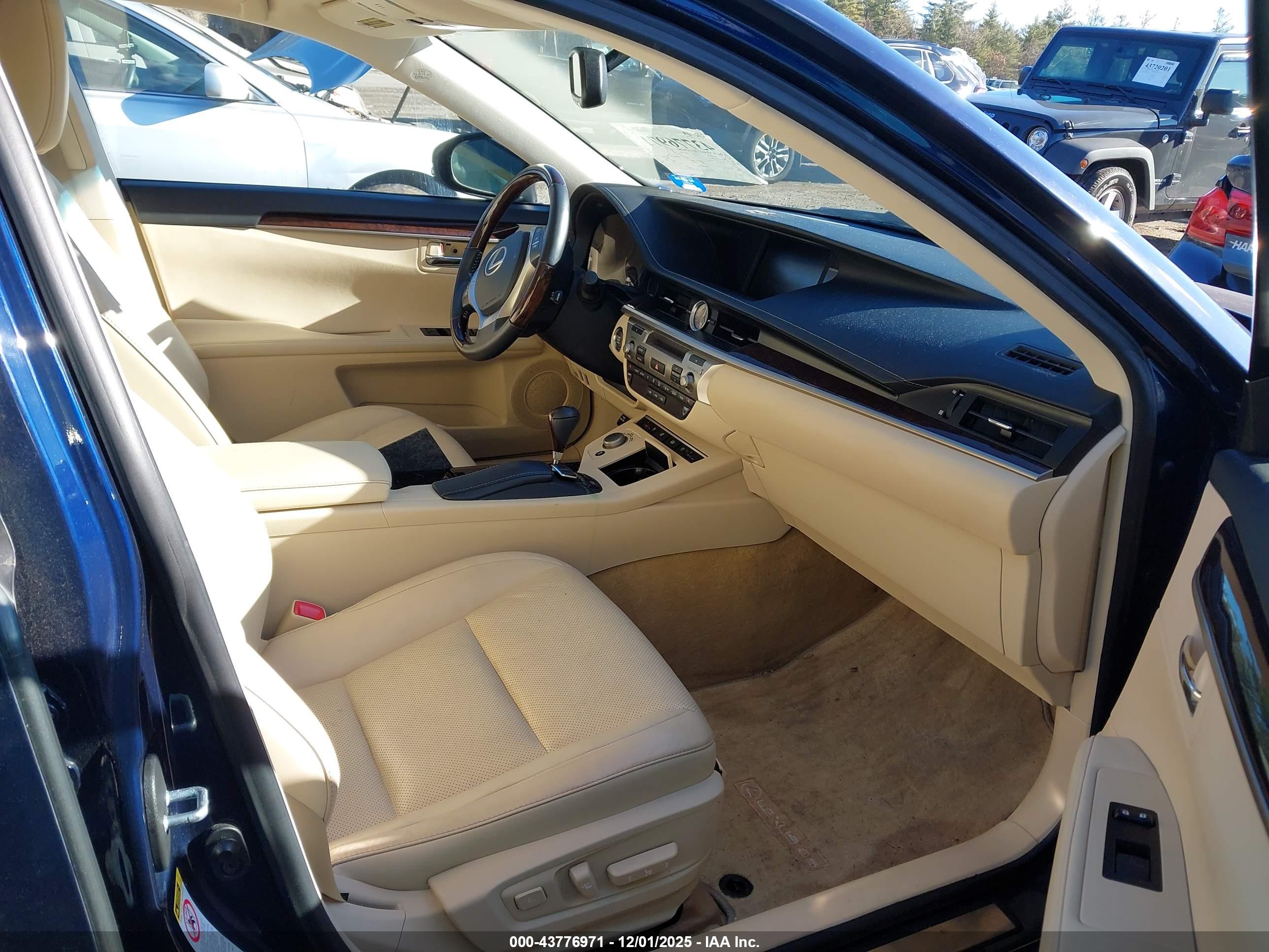 LEXUS ES image 5