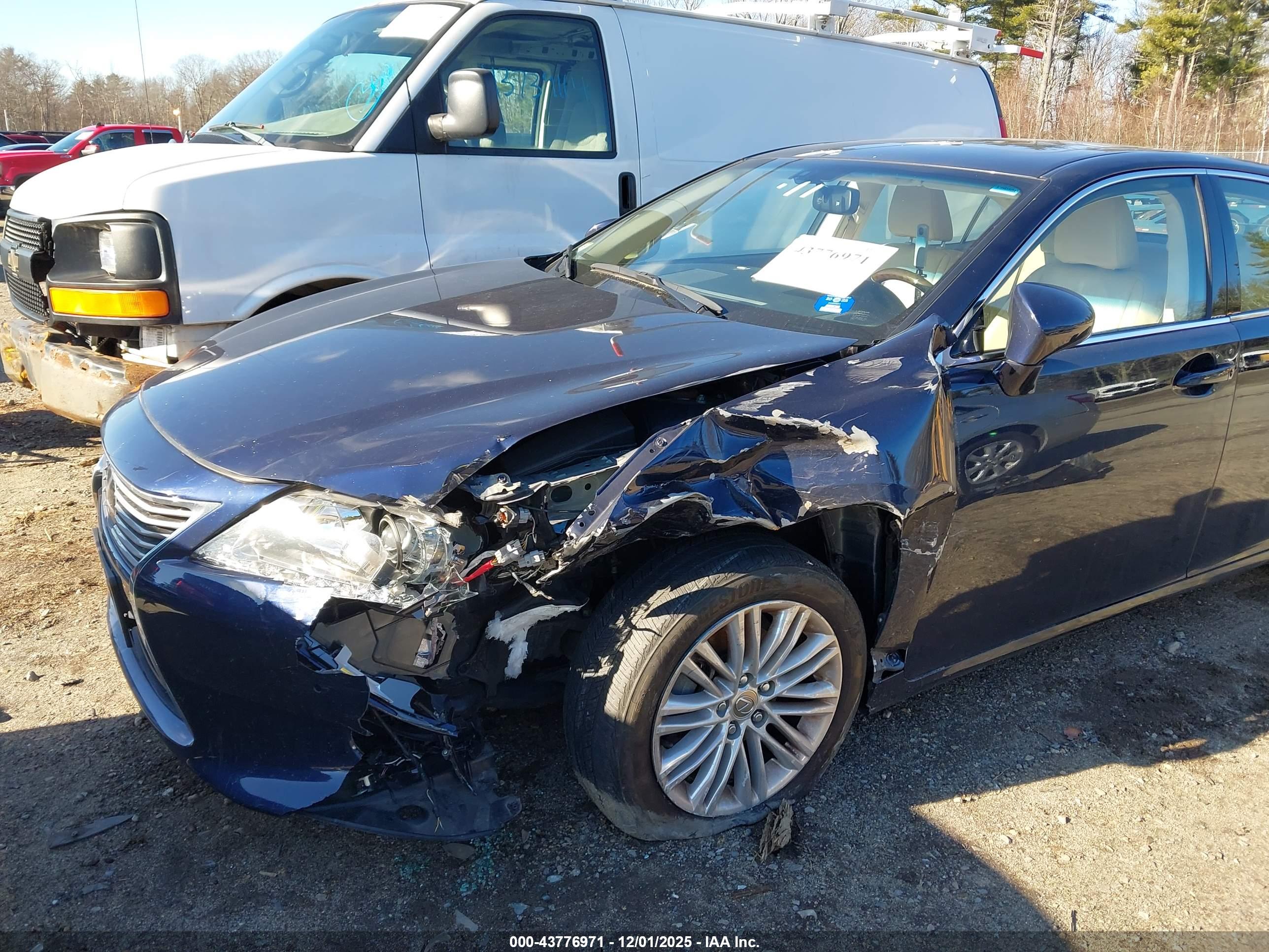 LEXUS ES image 6
