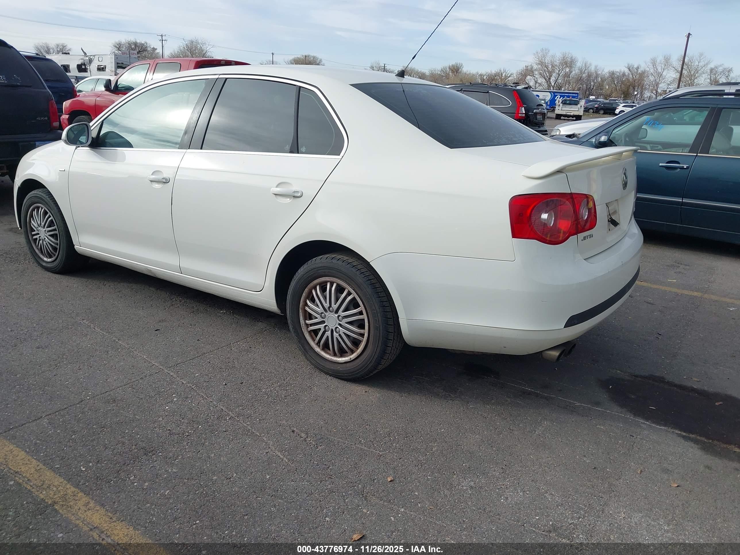 VOLKSWAGEN JETTA image 3