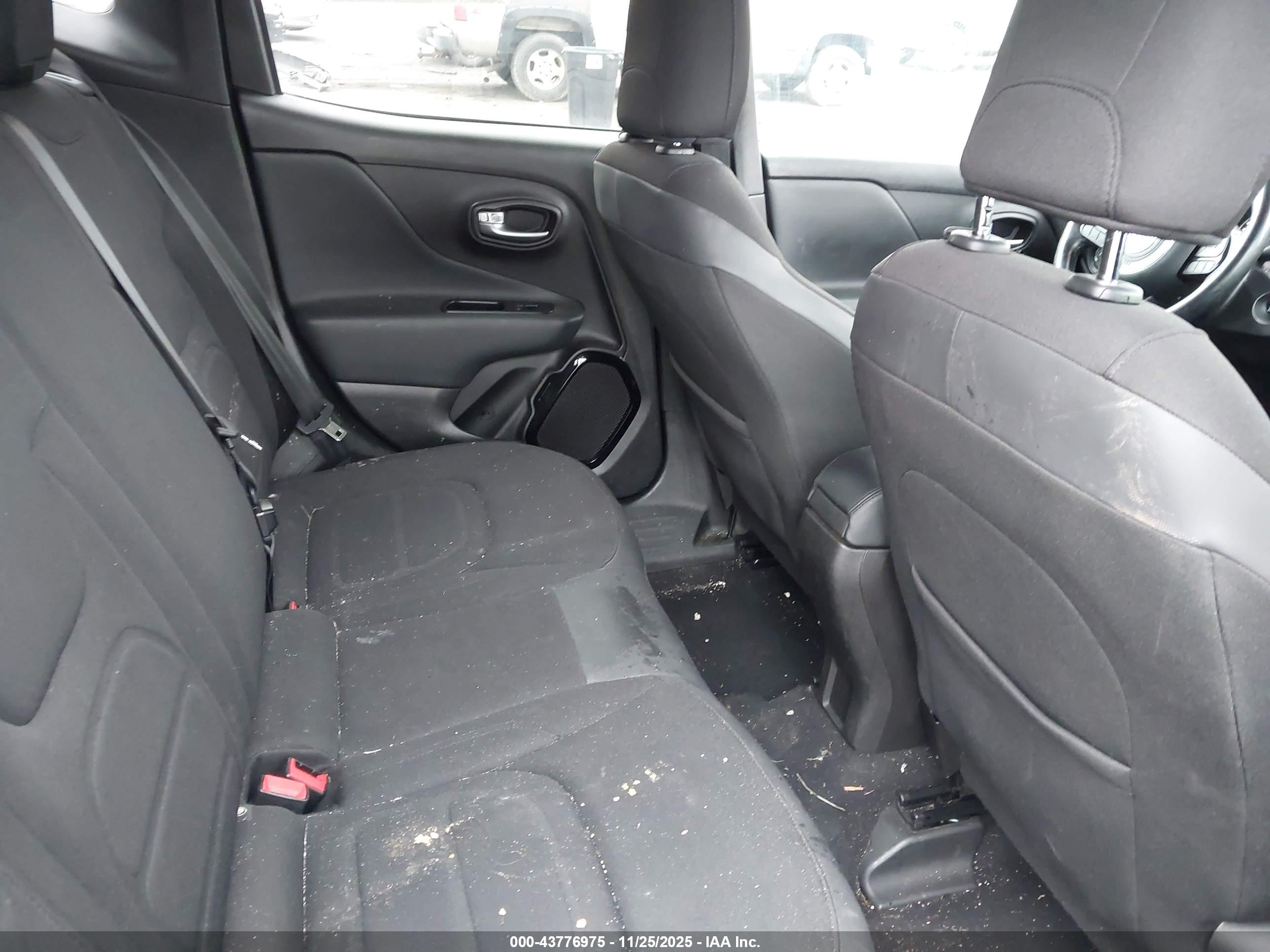 JEEP RENEGADE image 8
