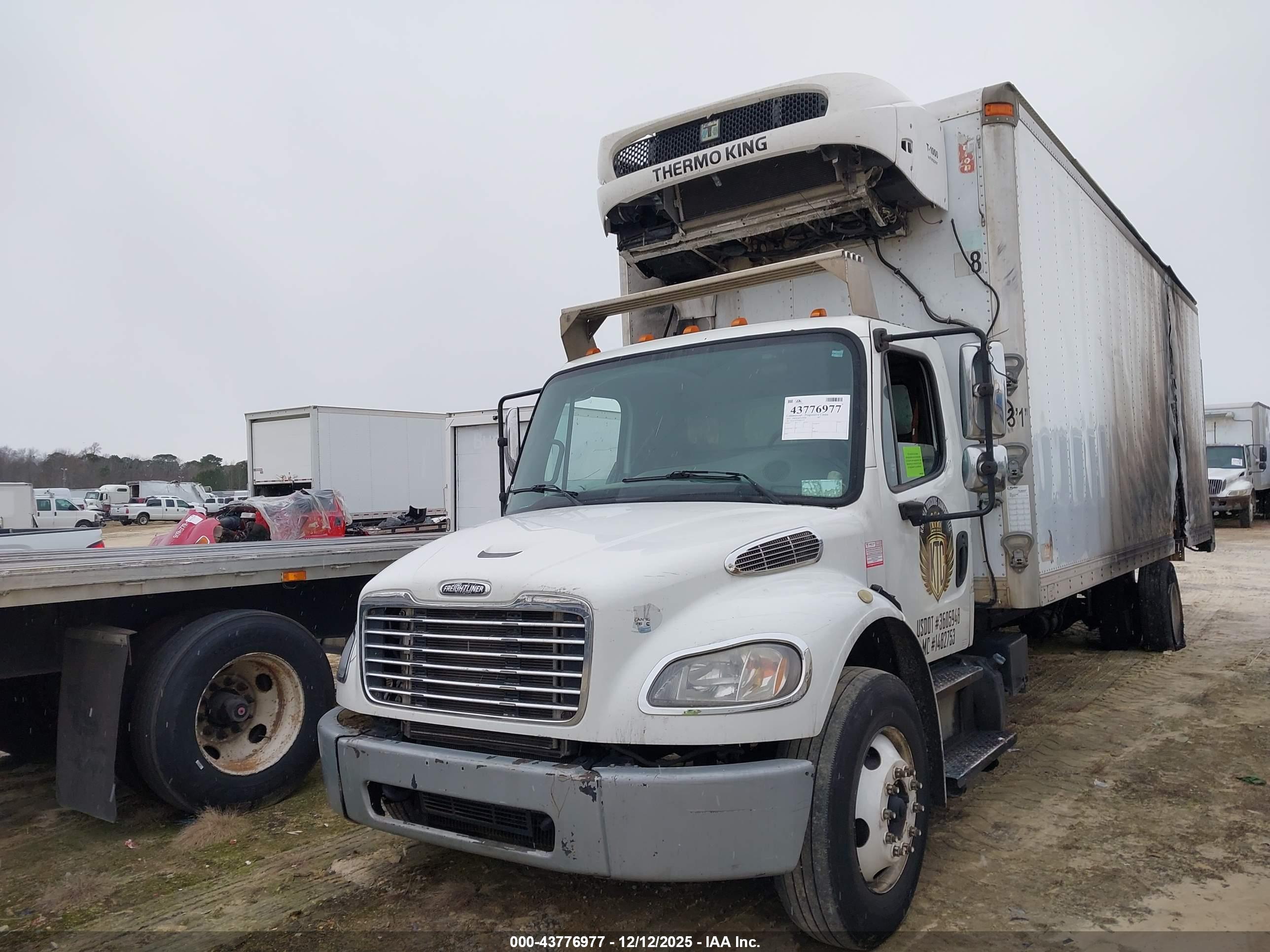 FREIGHTLINER M2 image 2