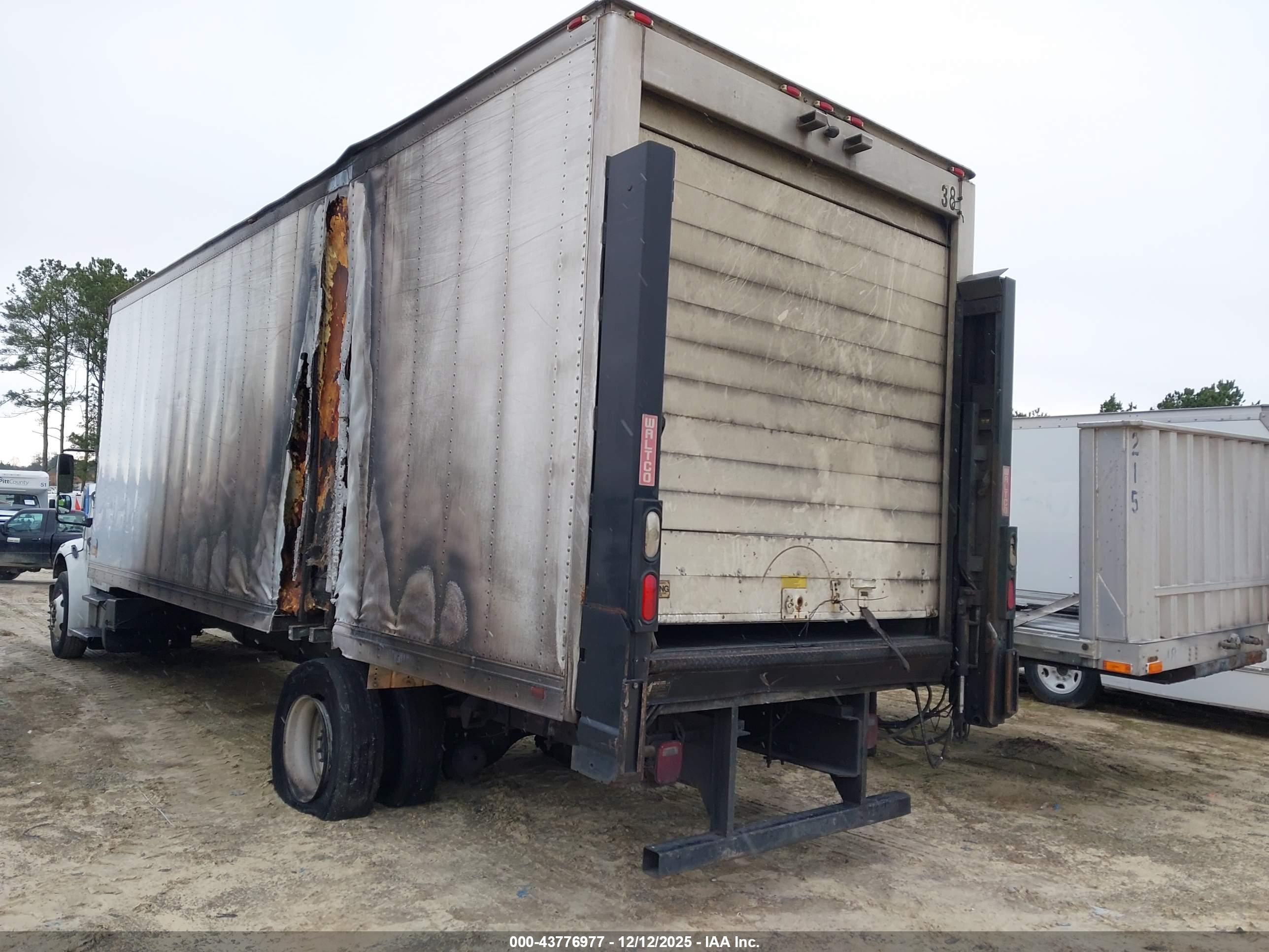 FREIGHTLINER M2 image 3