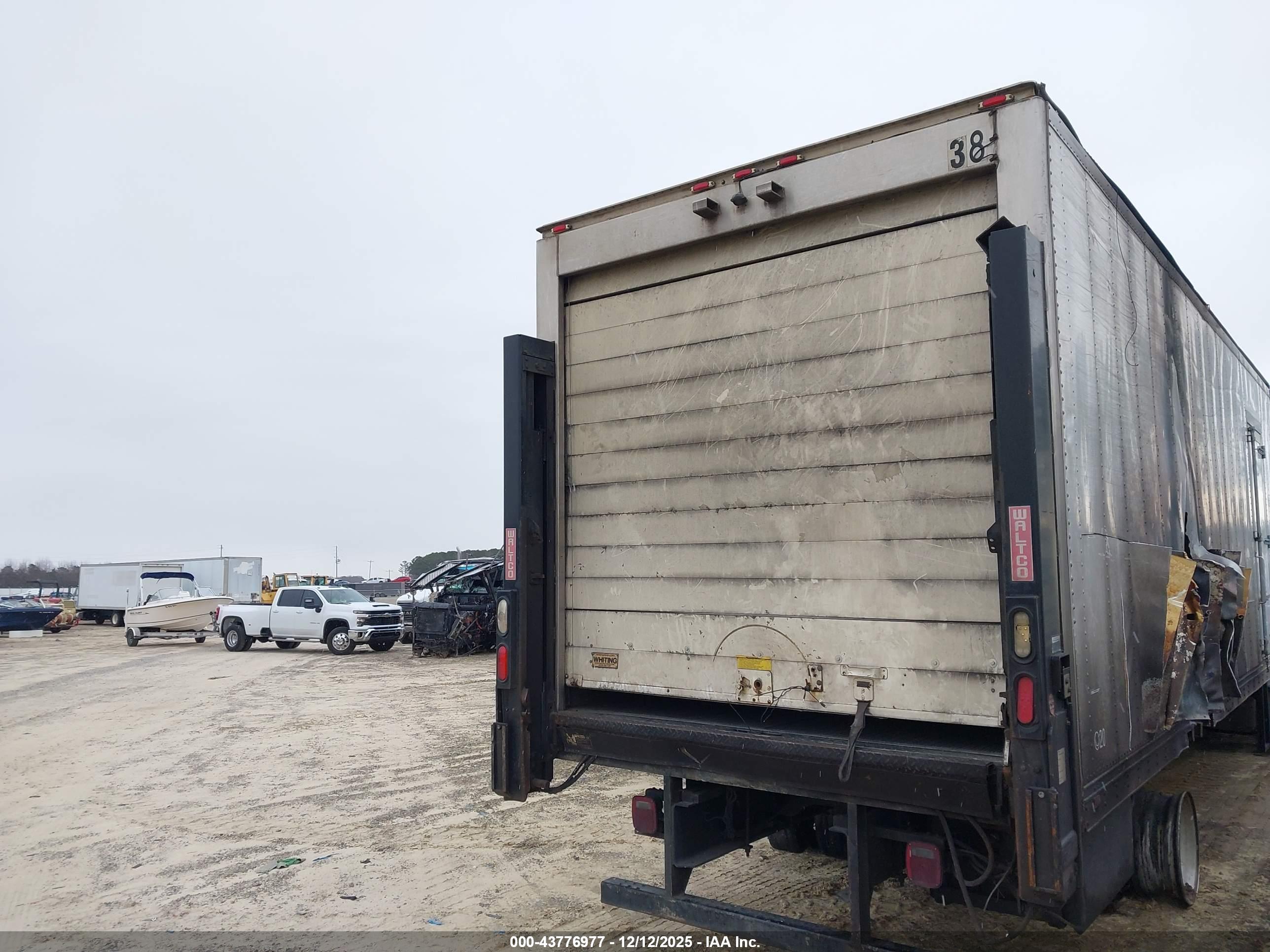 FREIGHTLINER M2 image 4