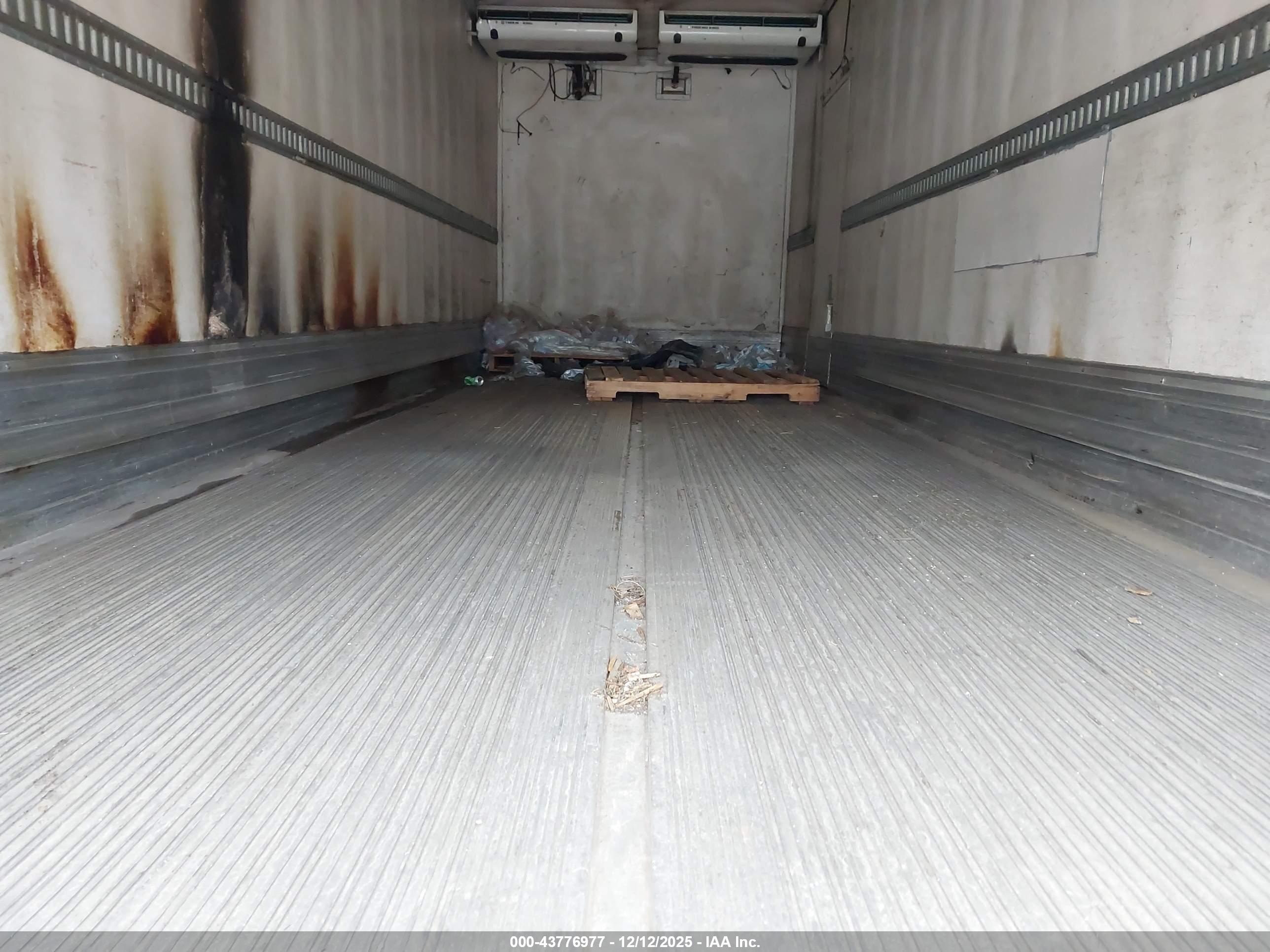 FREIGHTLINER M2 image 7