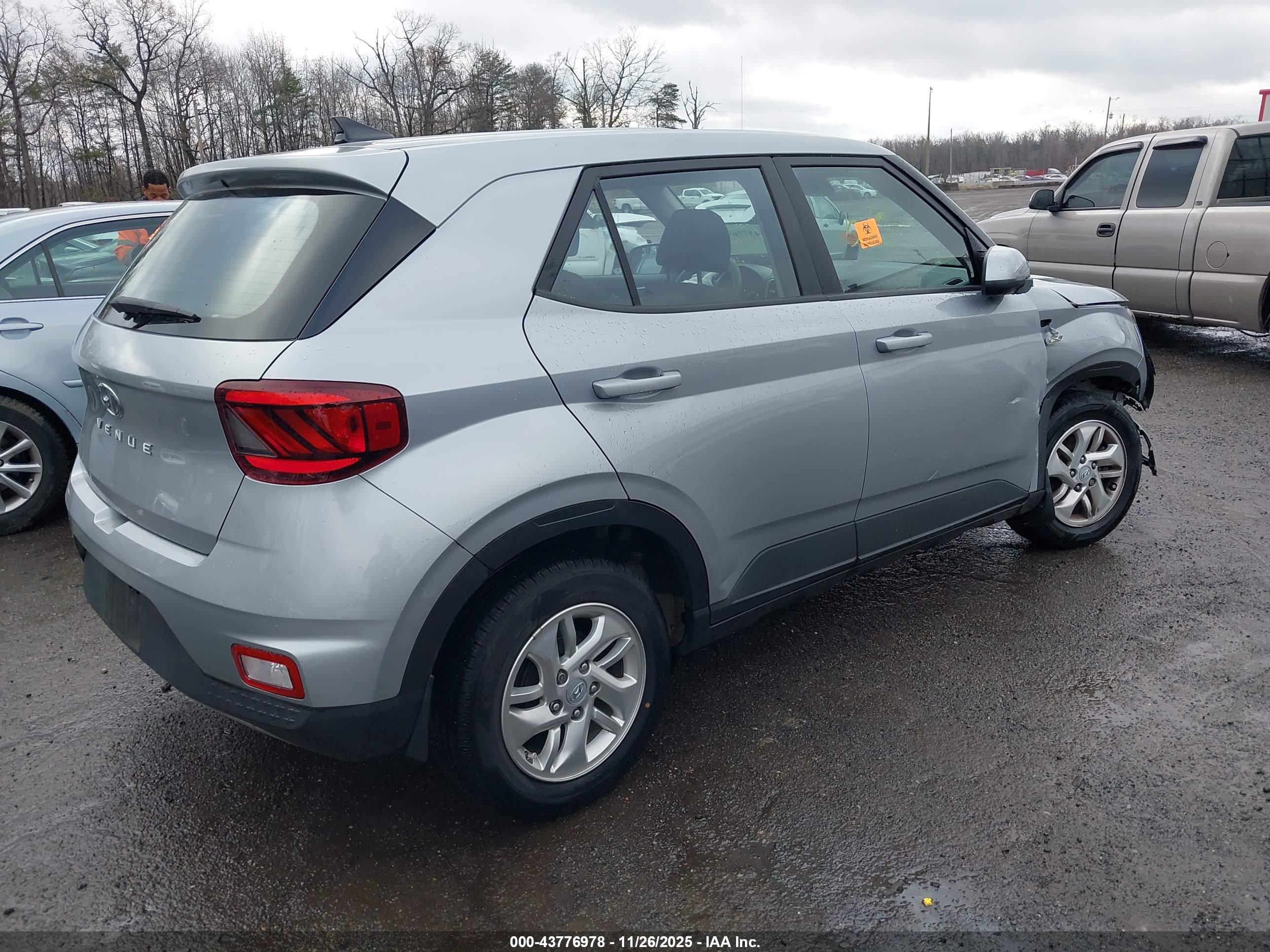 HYUNDAI VENUE image 4