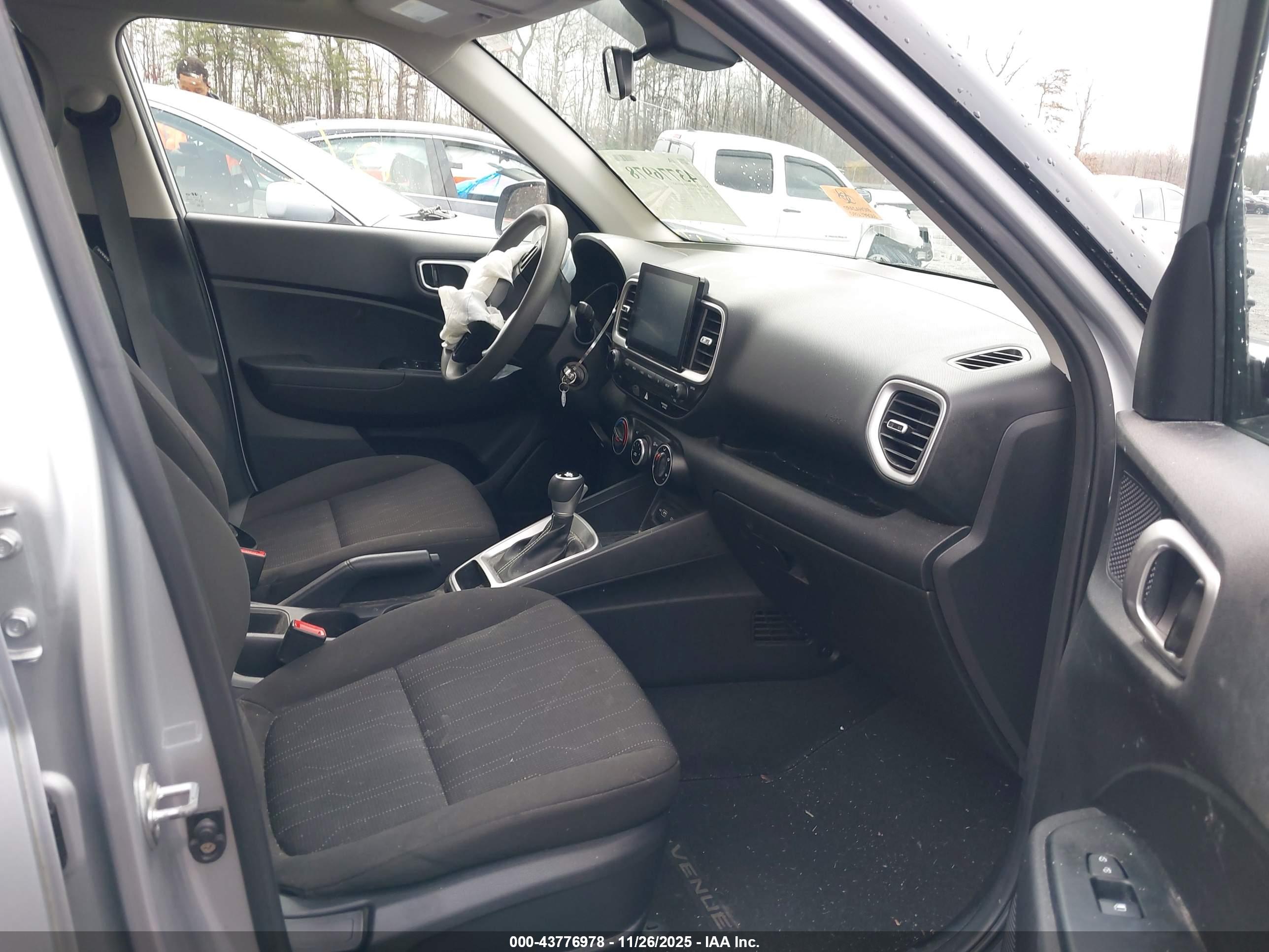 HYUNDAI VENUE image 5