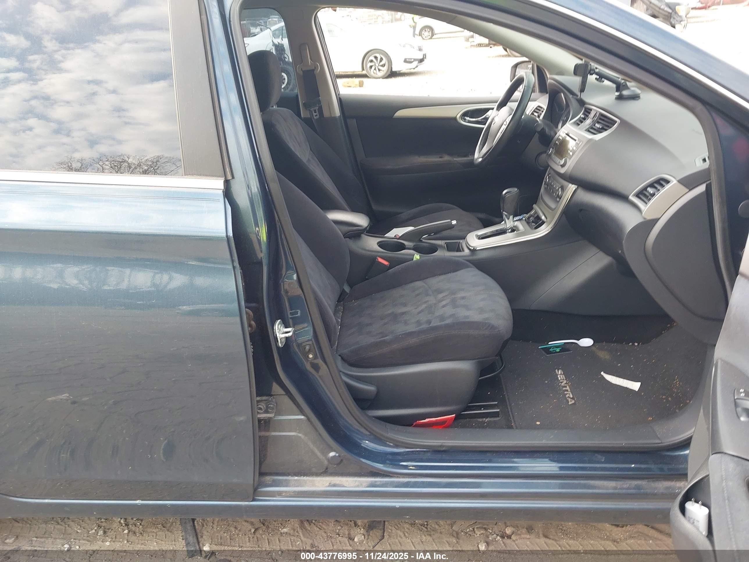 NISSAN SENTRA image 5