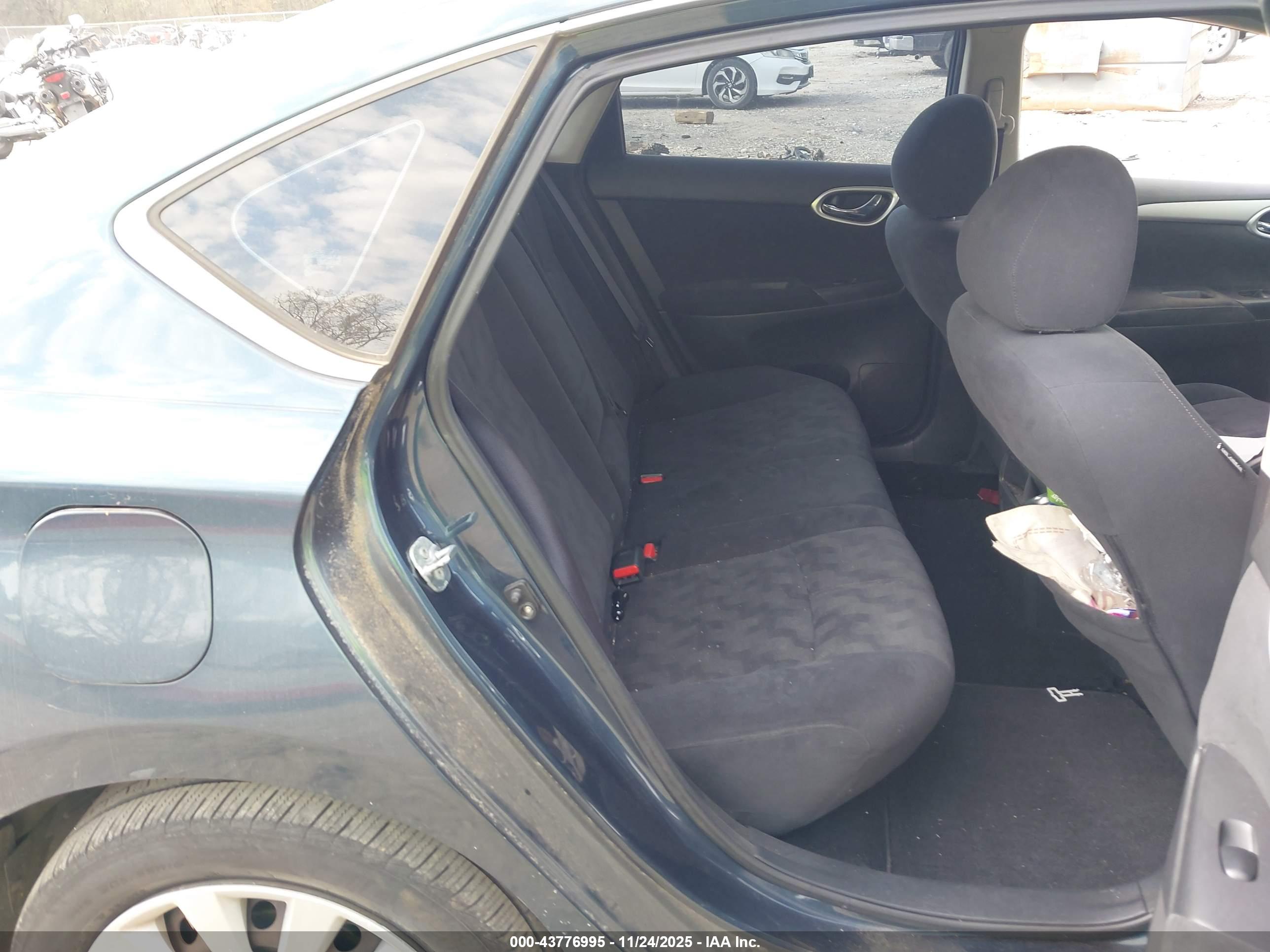 NISSAN SENTRA image 8