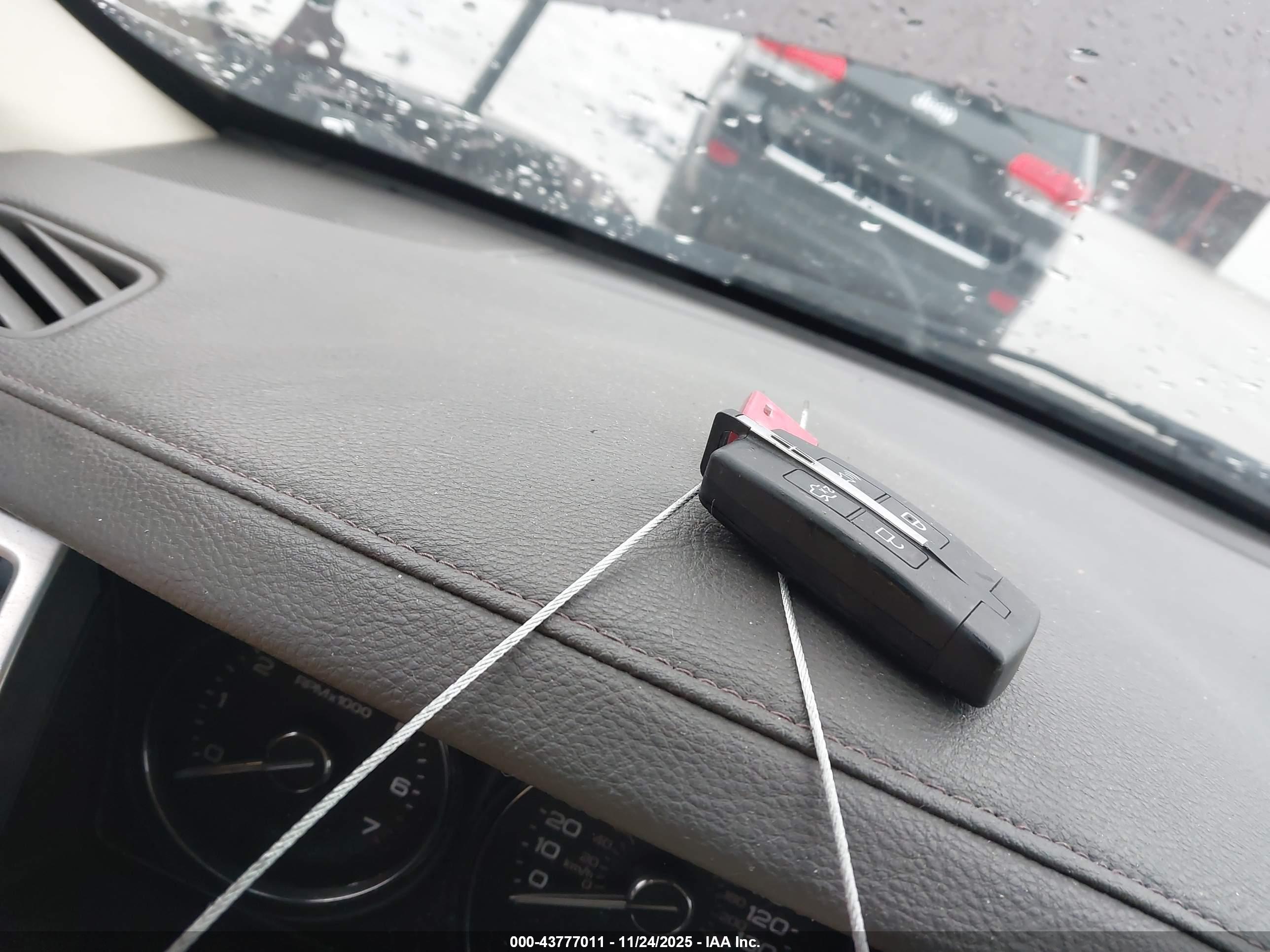 LINCOLN MKS image 11