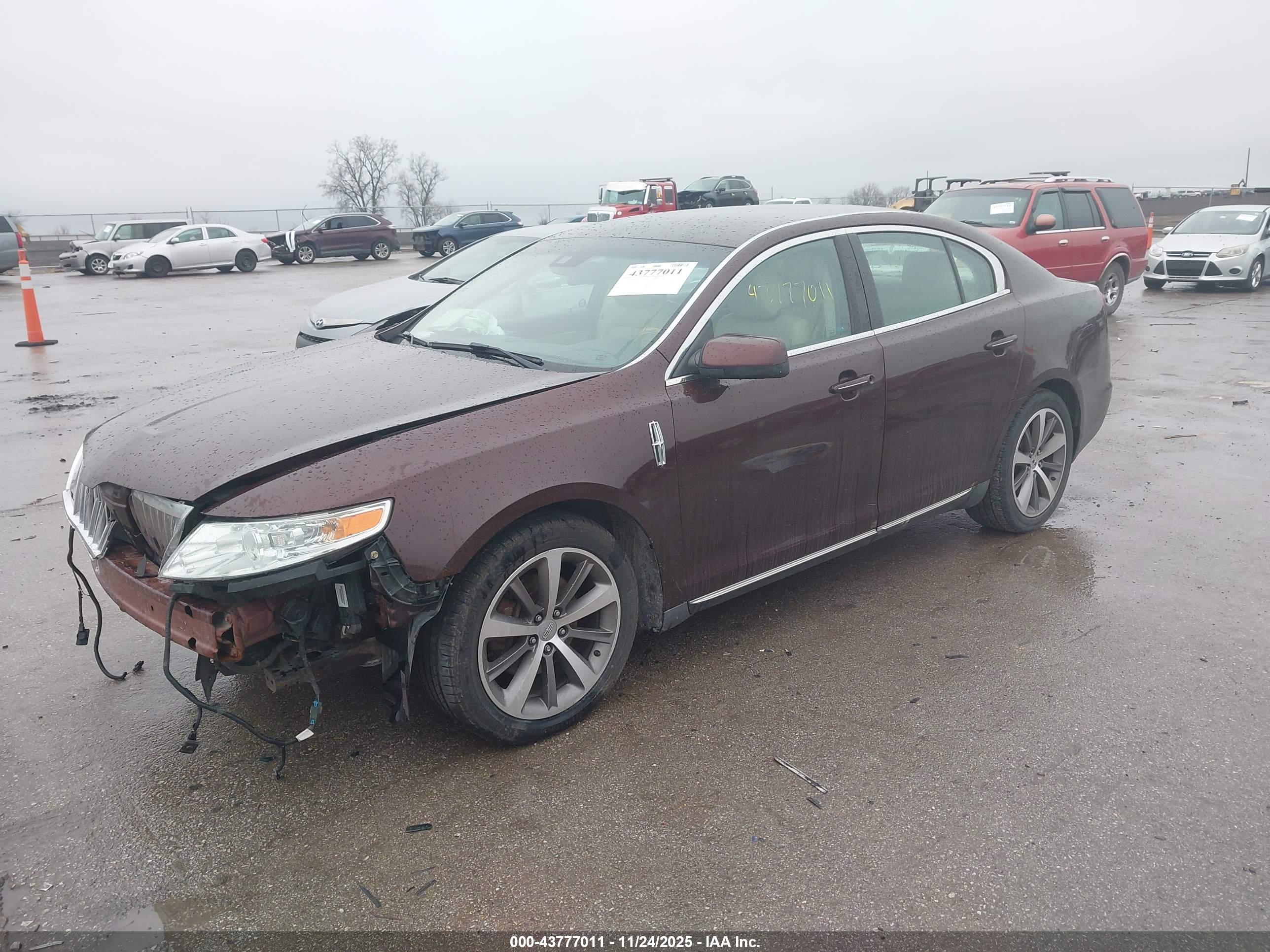 LINCOLN MKS image 2