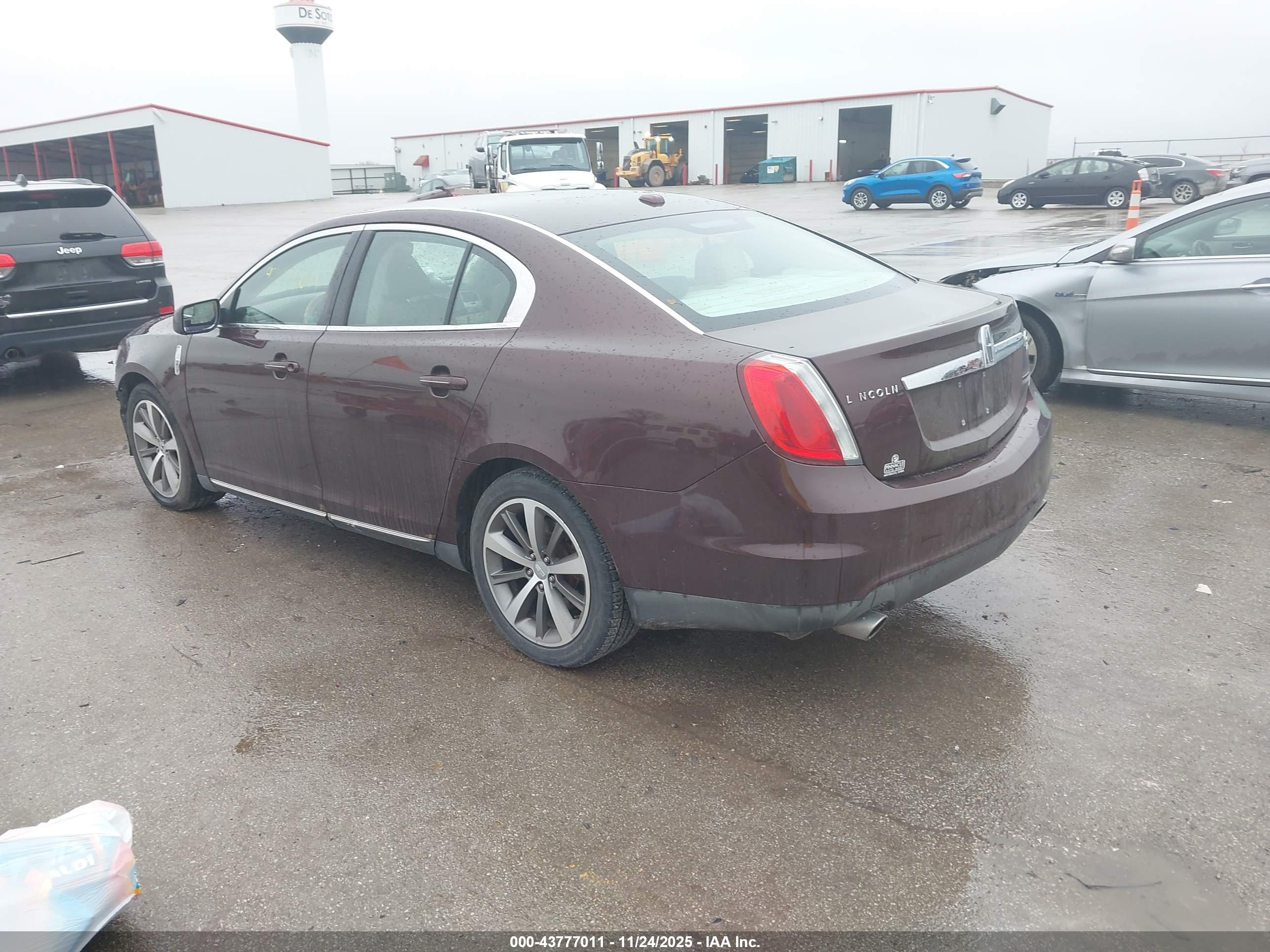LINCOLN MKS image 3