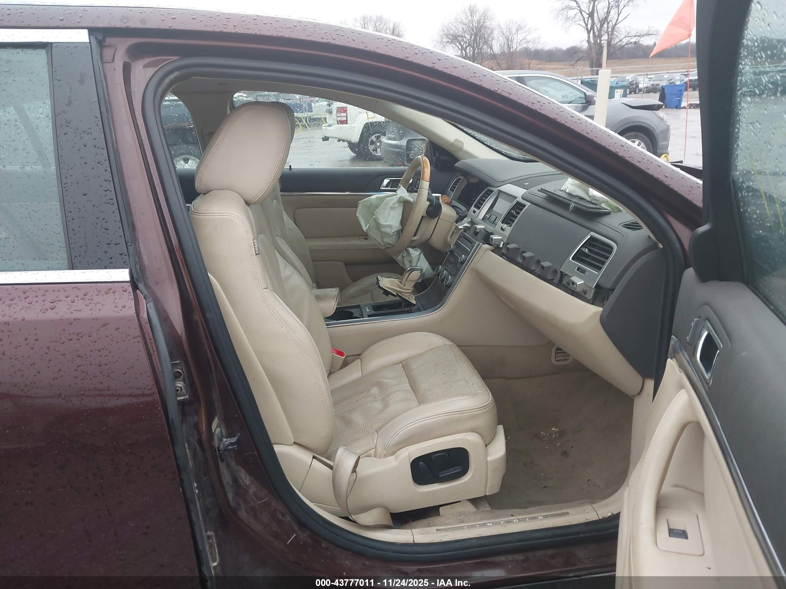 LINCOLN MKS image 5
