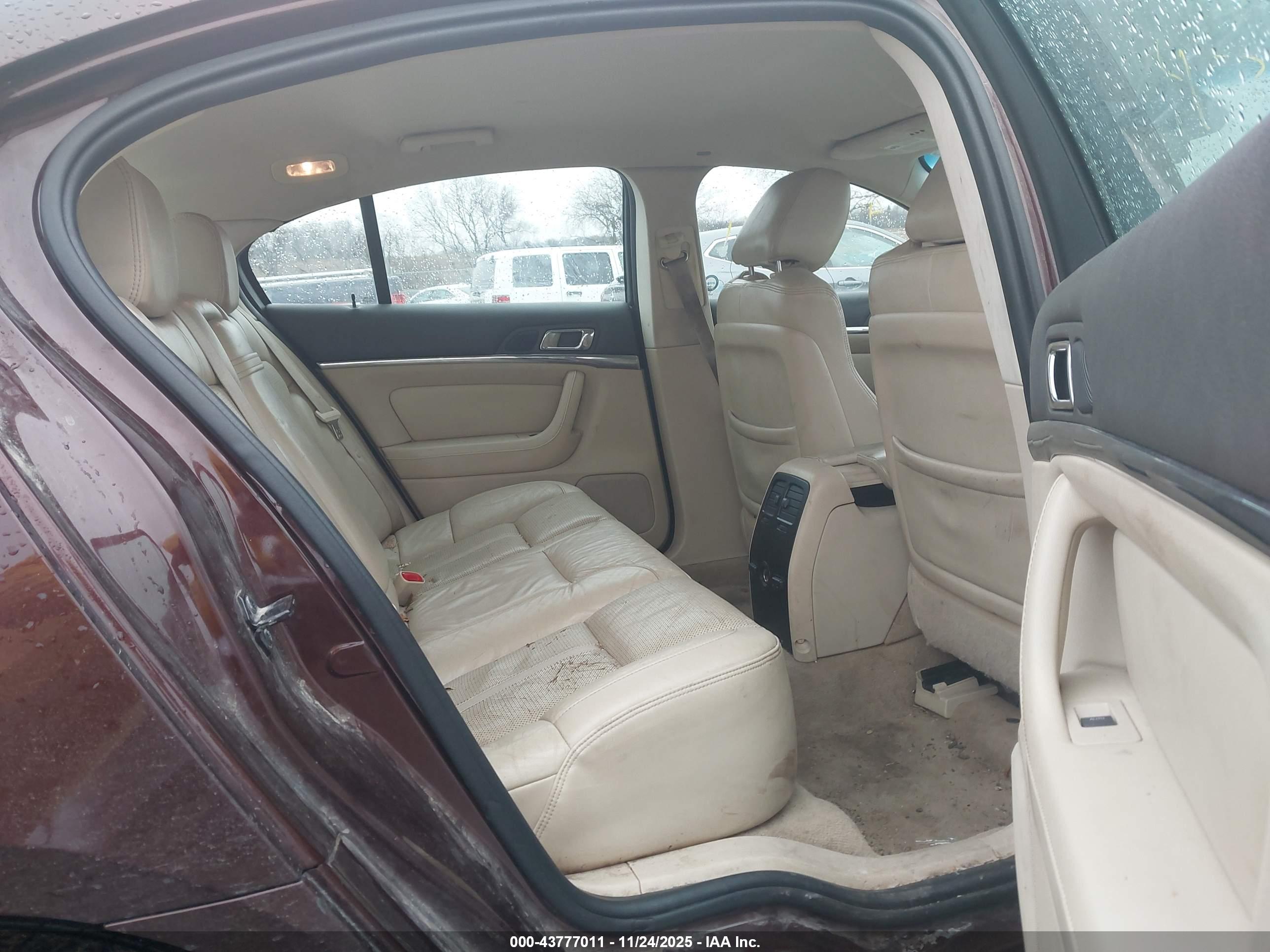 LINCOLN MKS image 8