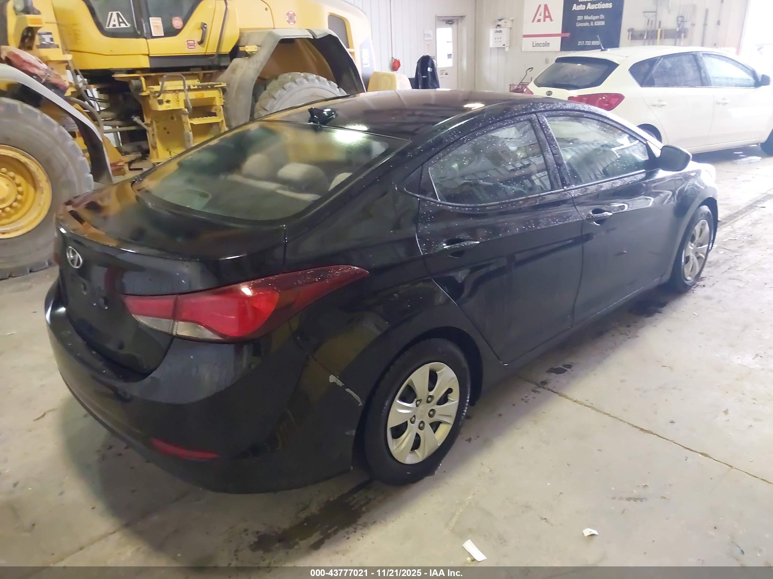 HYUNDAI ELANTRA image 4