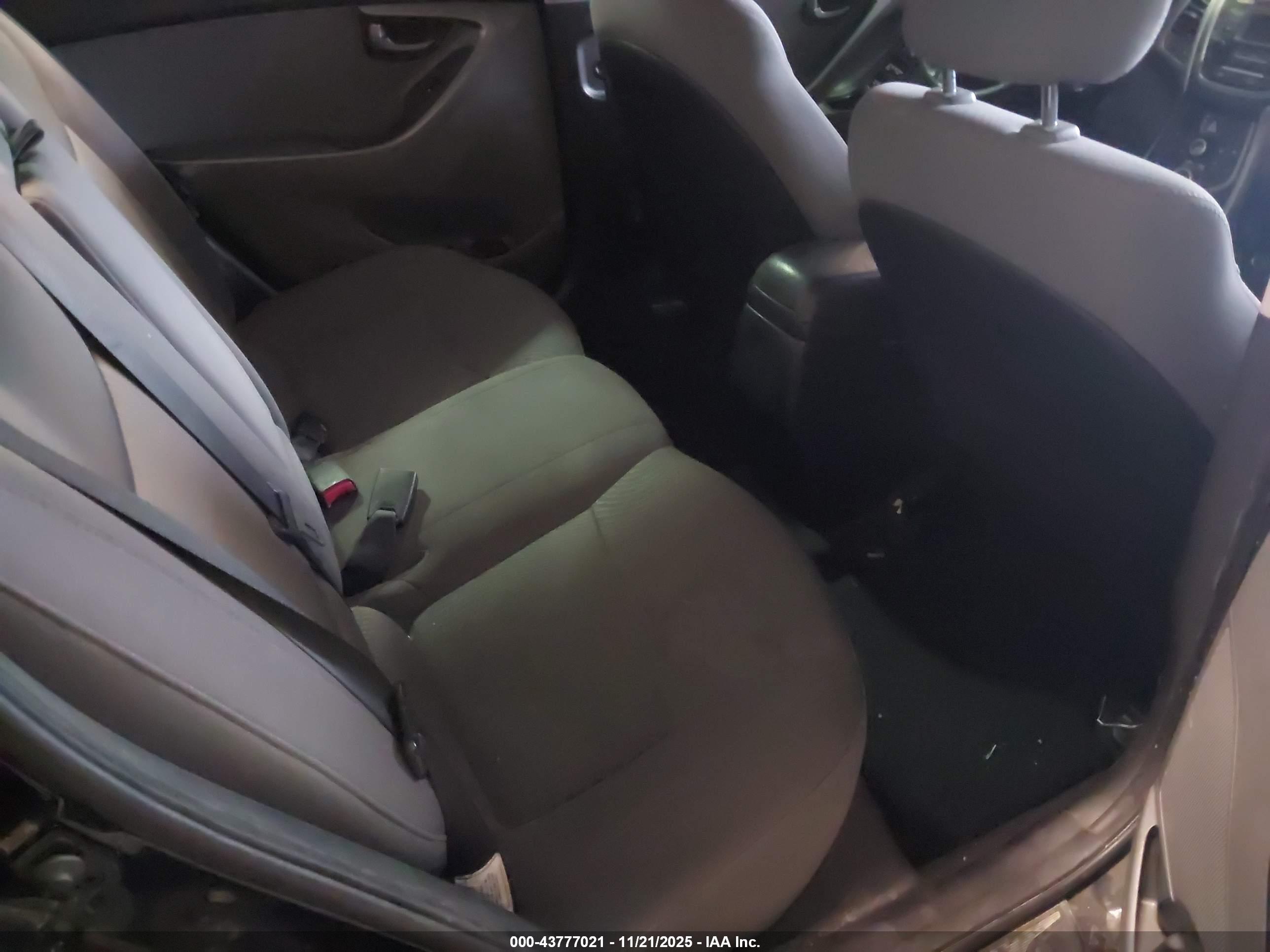 HYUNDAI ELANTRA image 8
