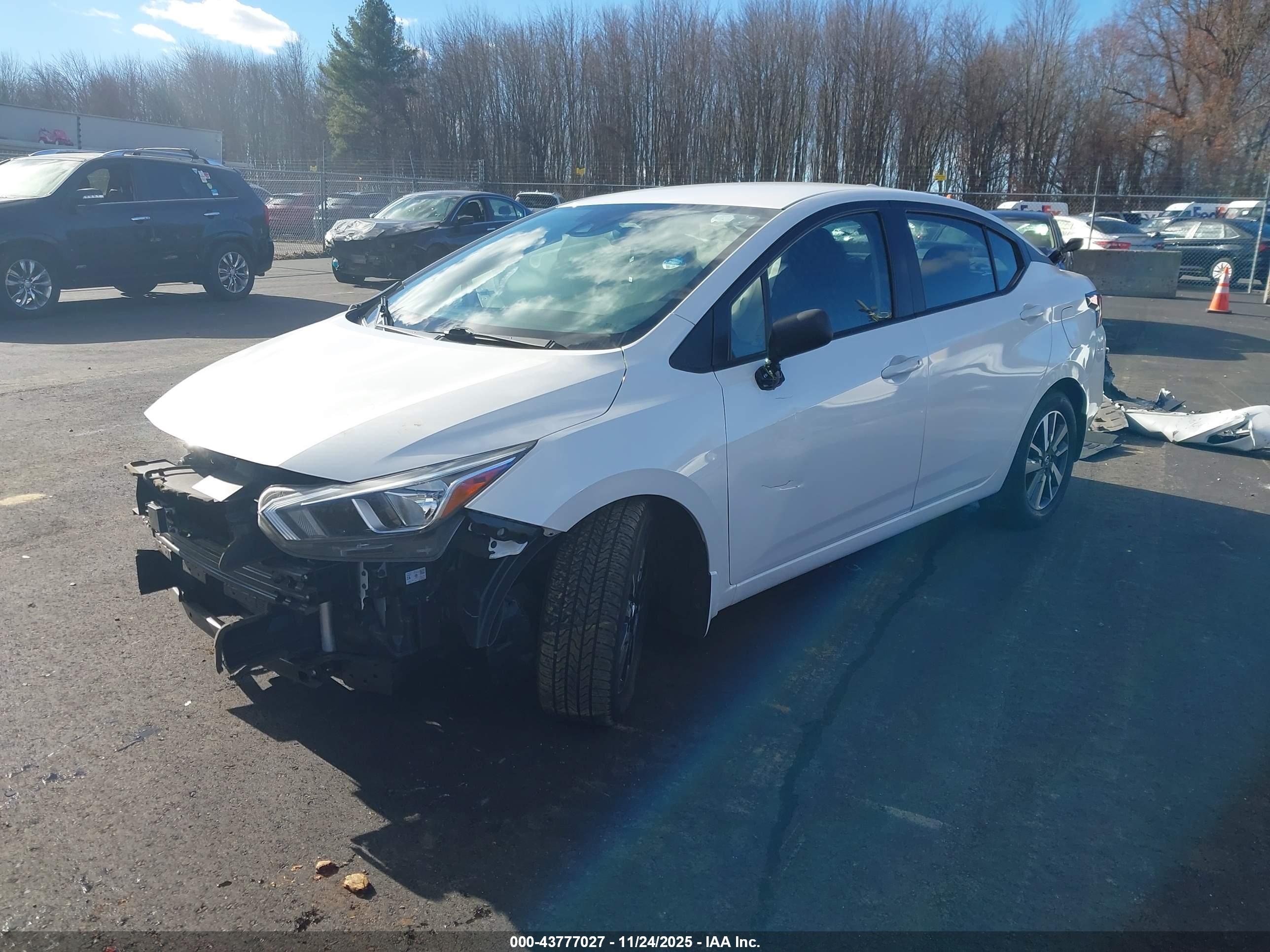 NISSAN VERSA image 2