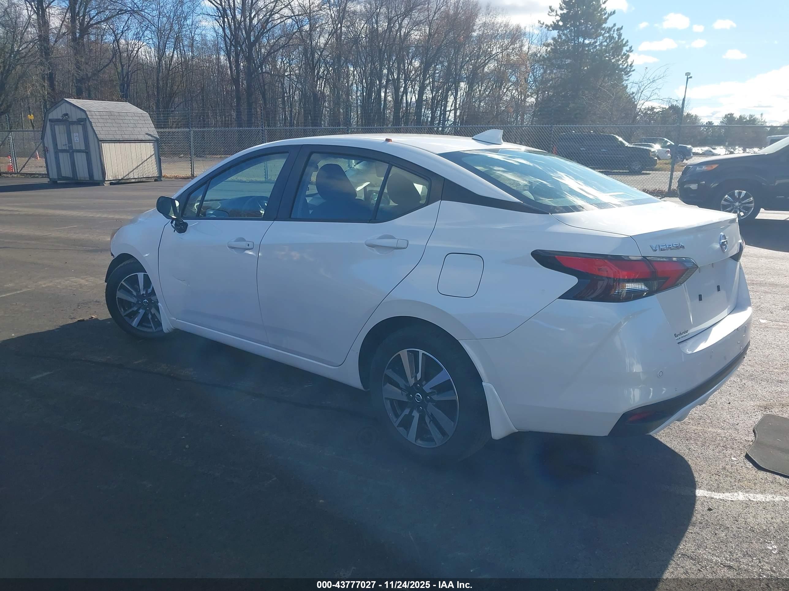 NISSAN VERSA image 3
