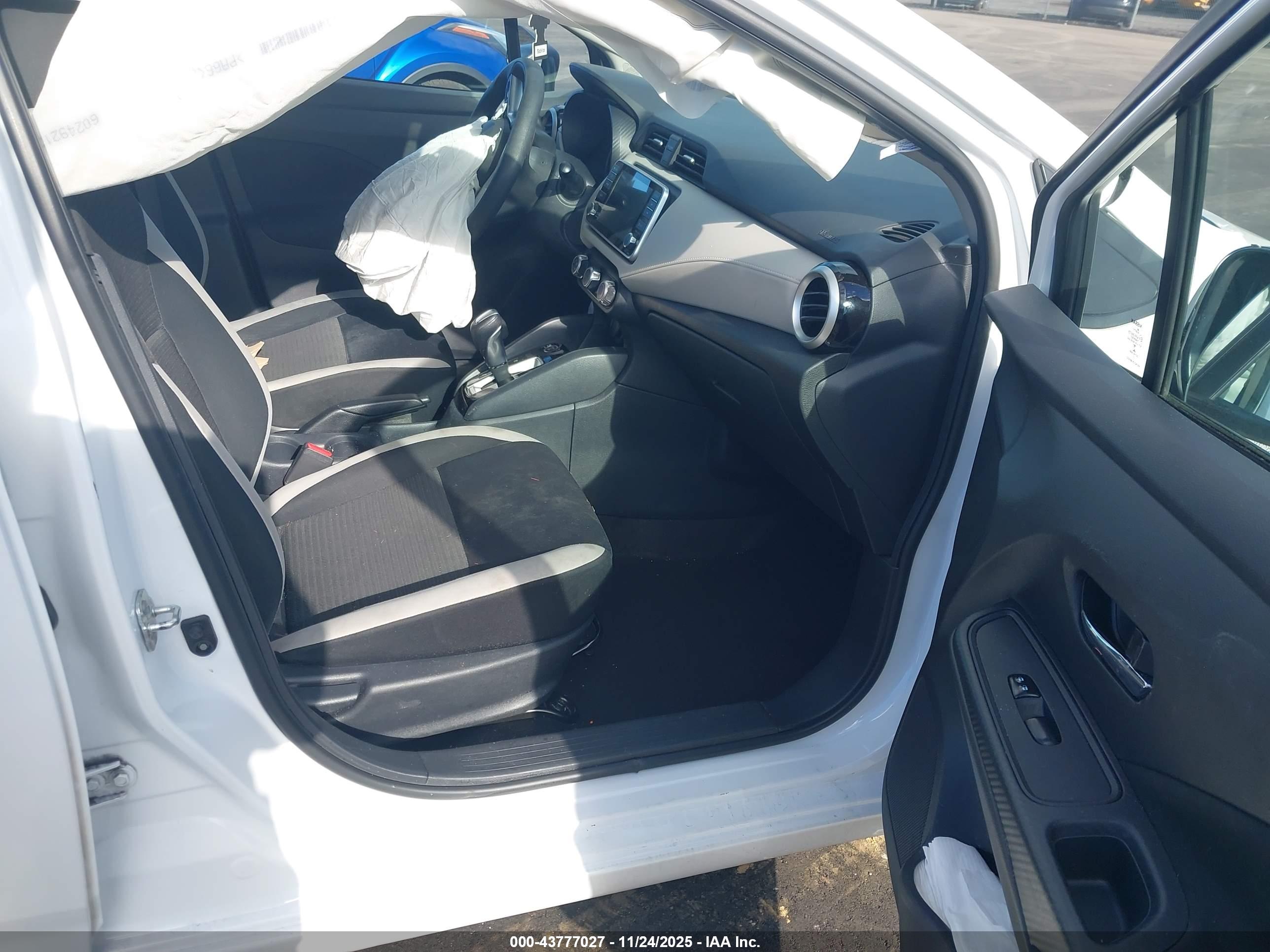 NISSAN VERSA image 5