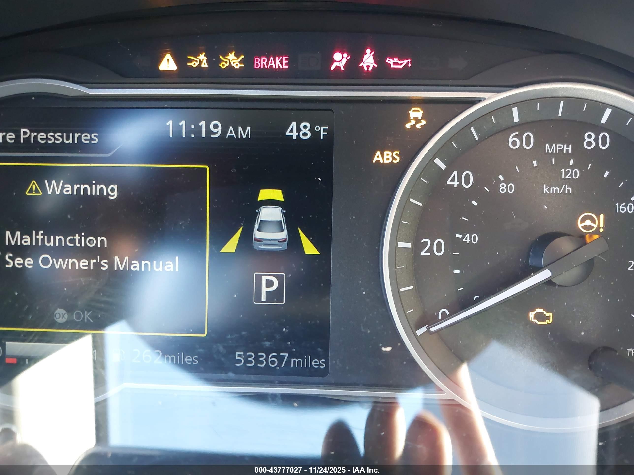 NISSAN VERSA image 7