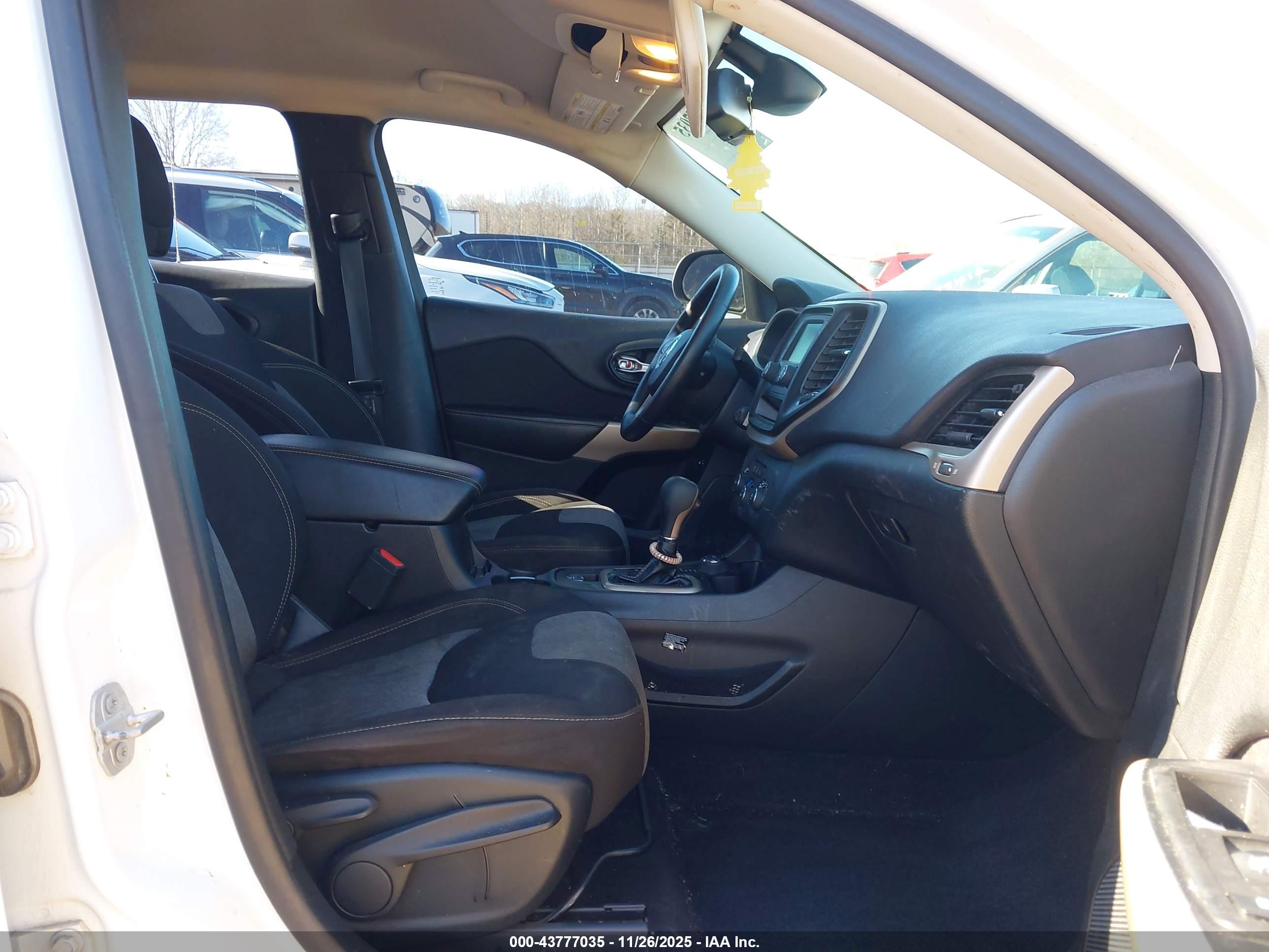 JEEP CHEROKEE image 5