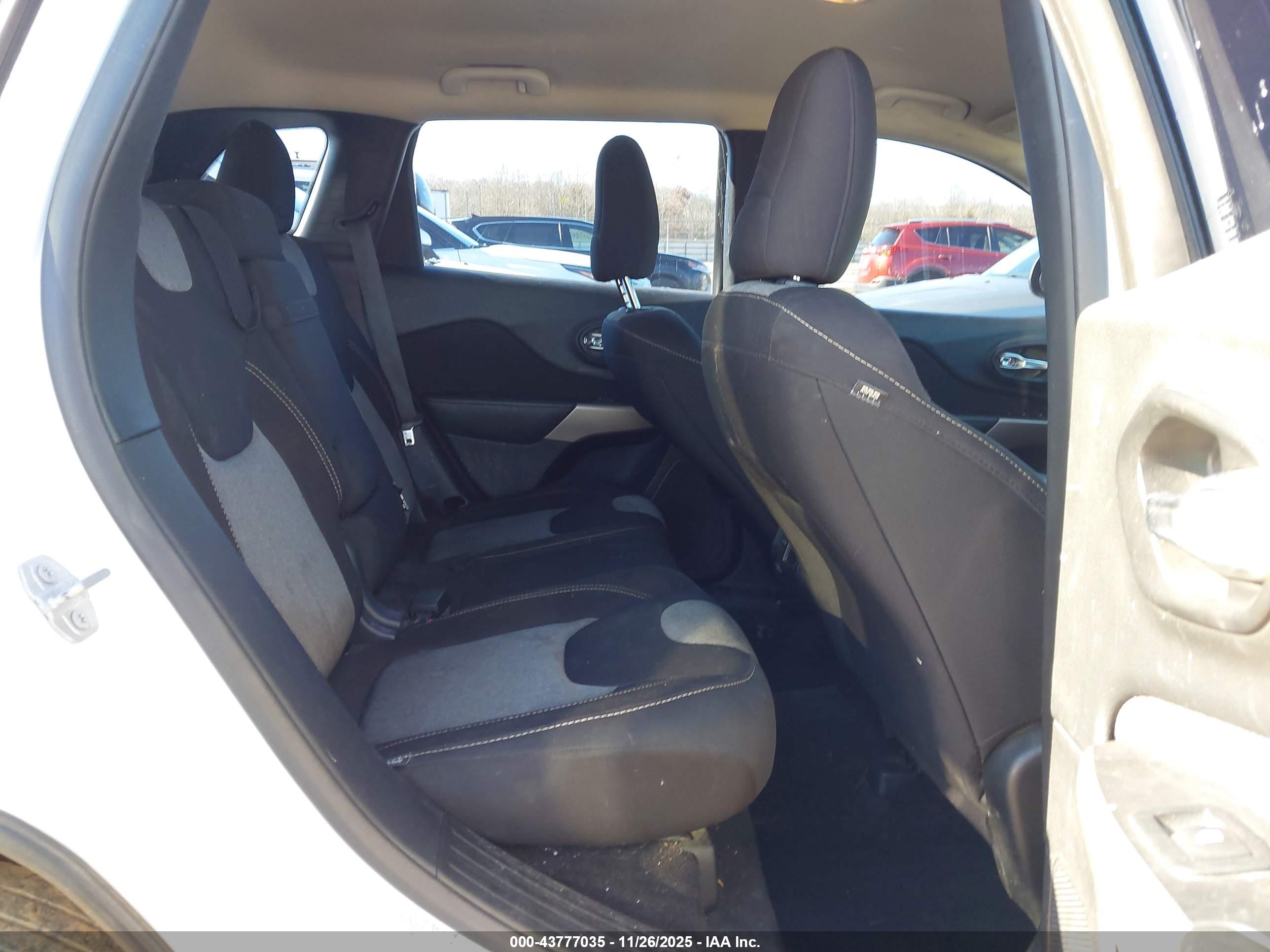 JEEP CHEROKEE image 8