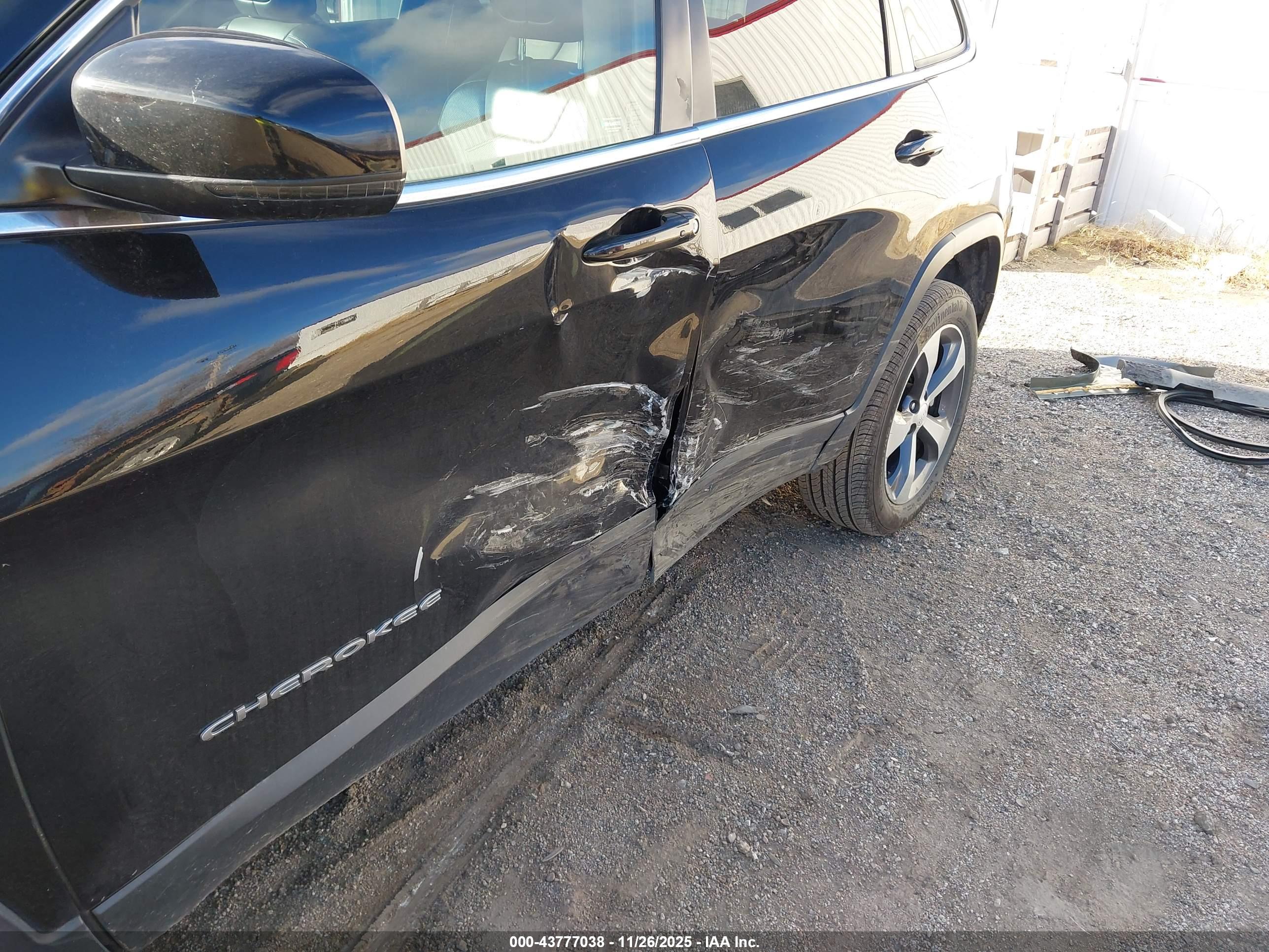 JEEP CHEROKEE image 6