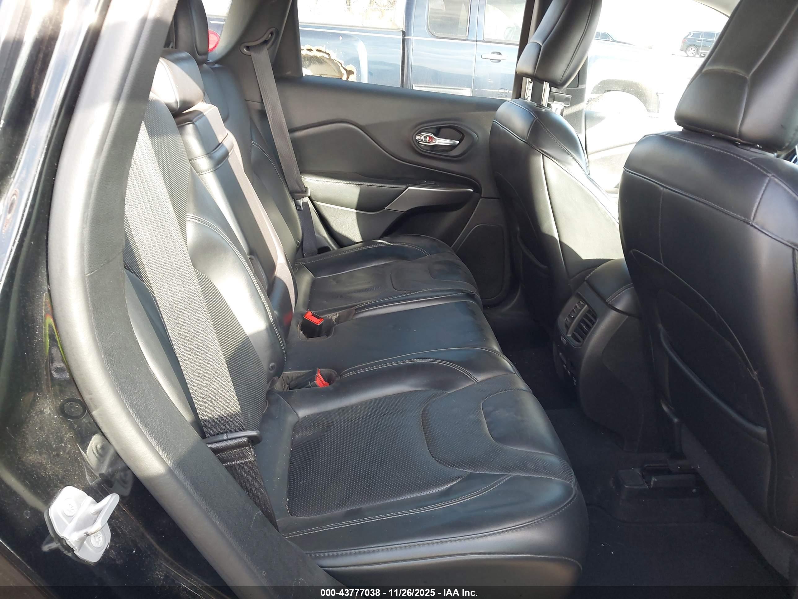 JEEP CHEROKEE image 8